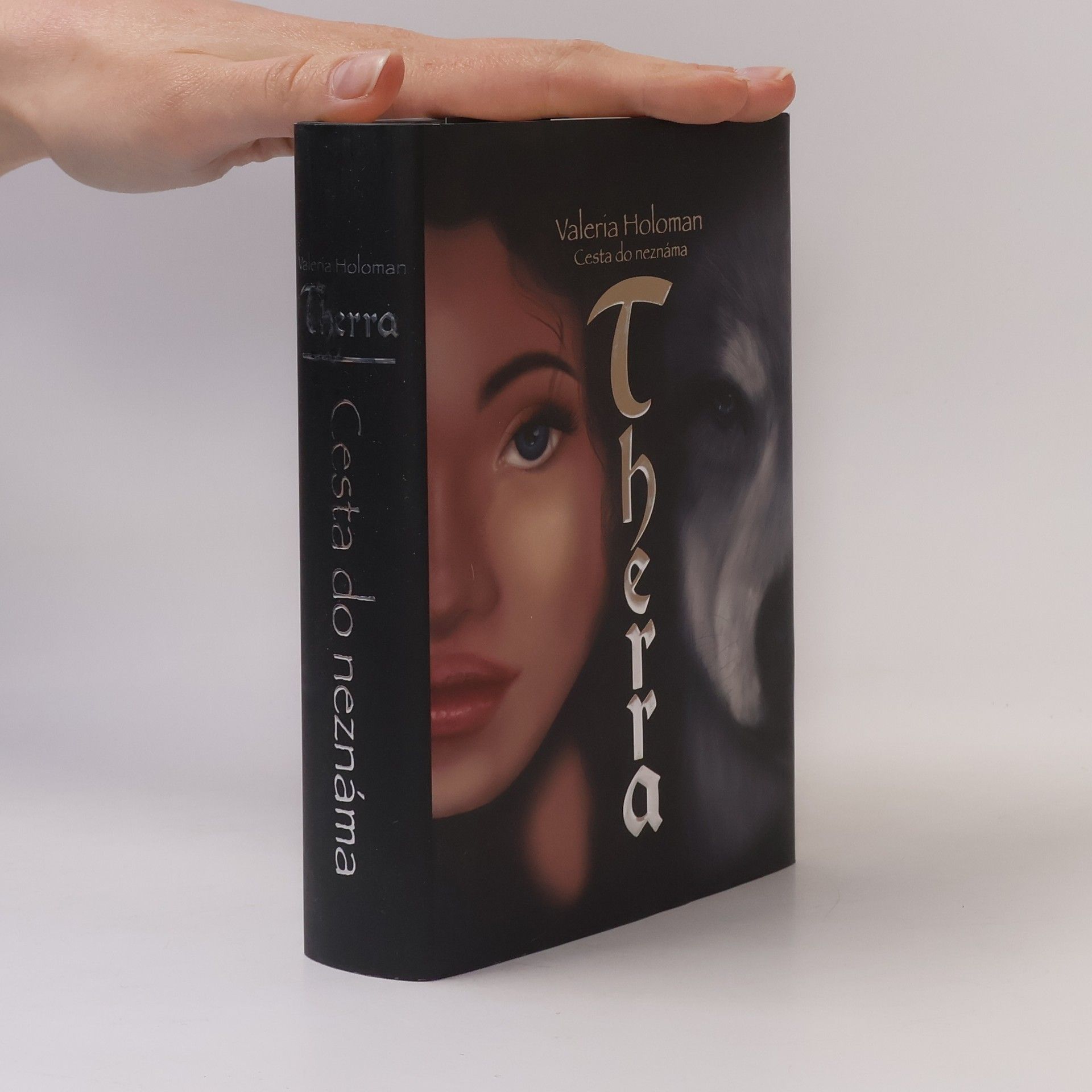 Valeria Holoman Therra. Cesta do neznáma