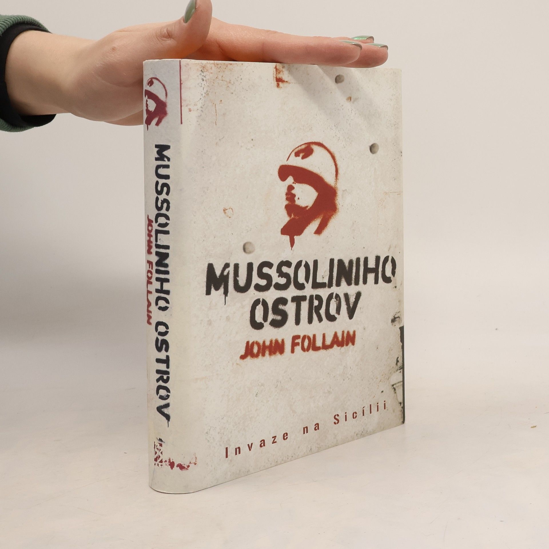 John Follain Mussoliniho ostrov : Invaze na Sicílii