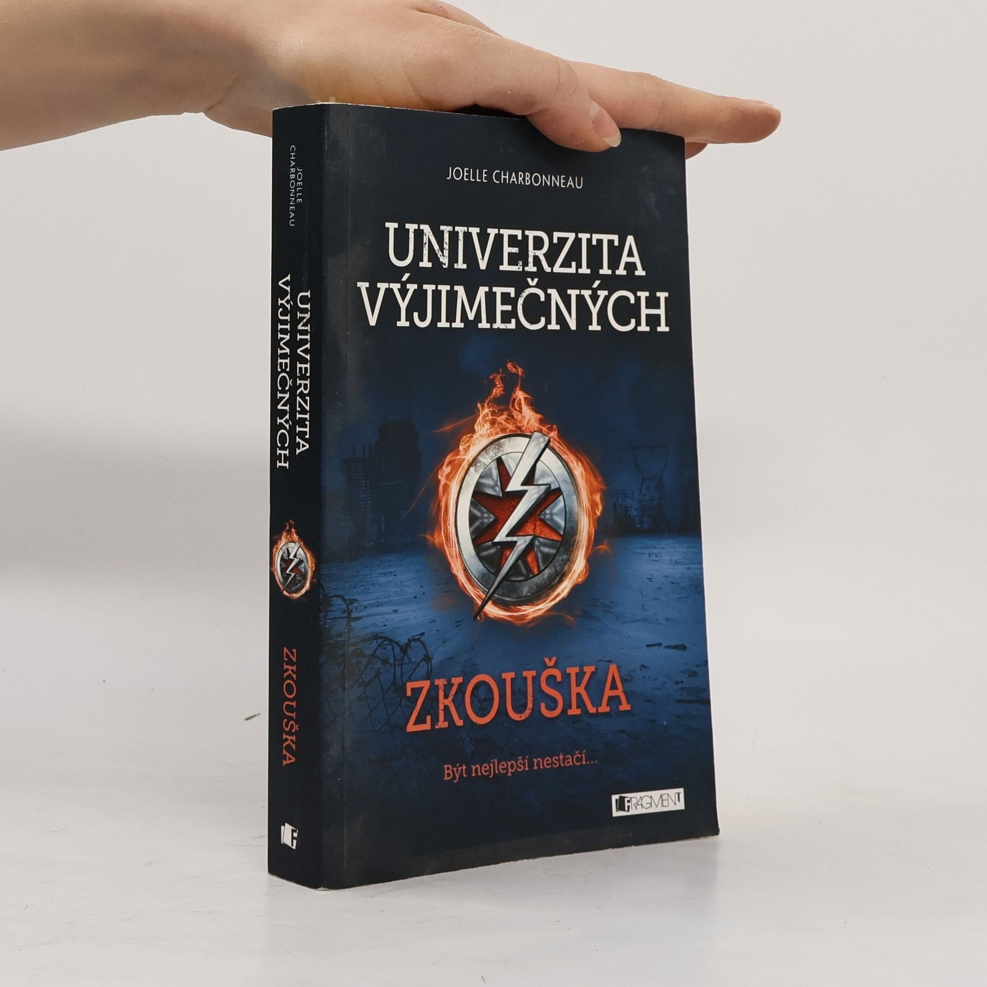Joelle Charbonneau Univerzita výjimečných. Zkouška