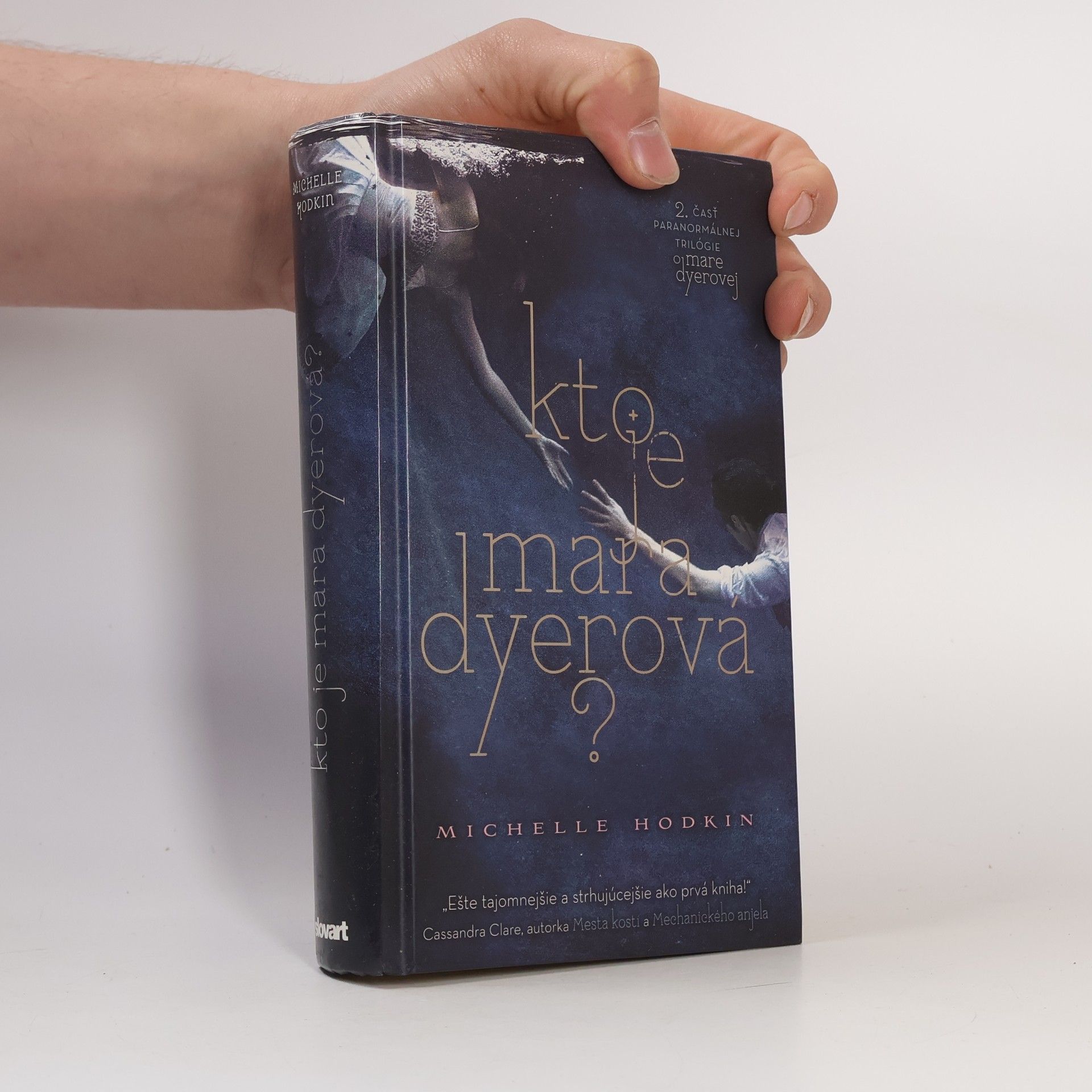 Michelle Hodkin Kto je Mara Dyerová?