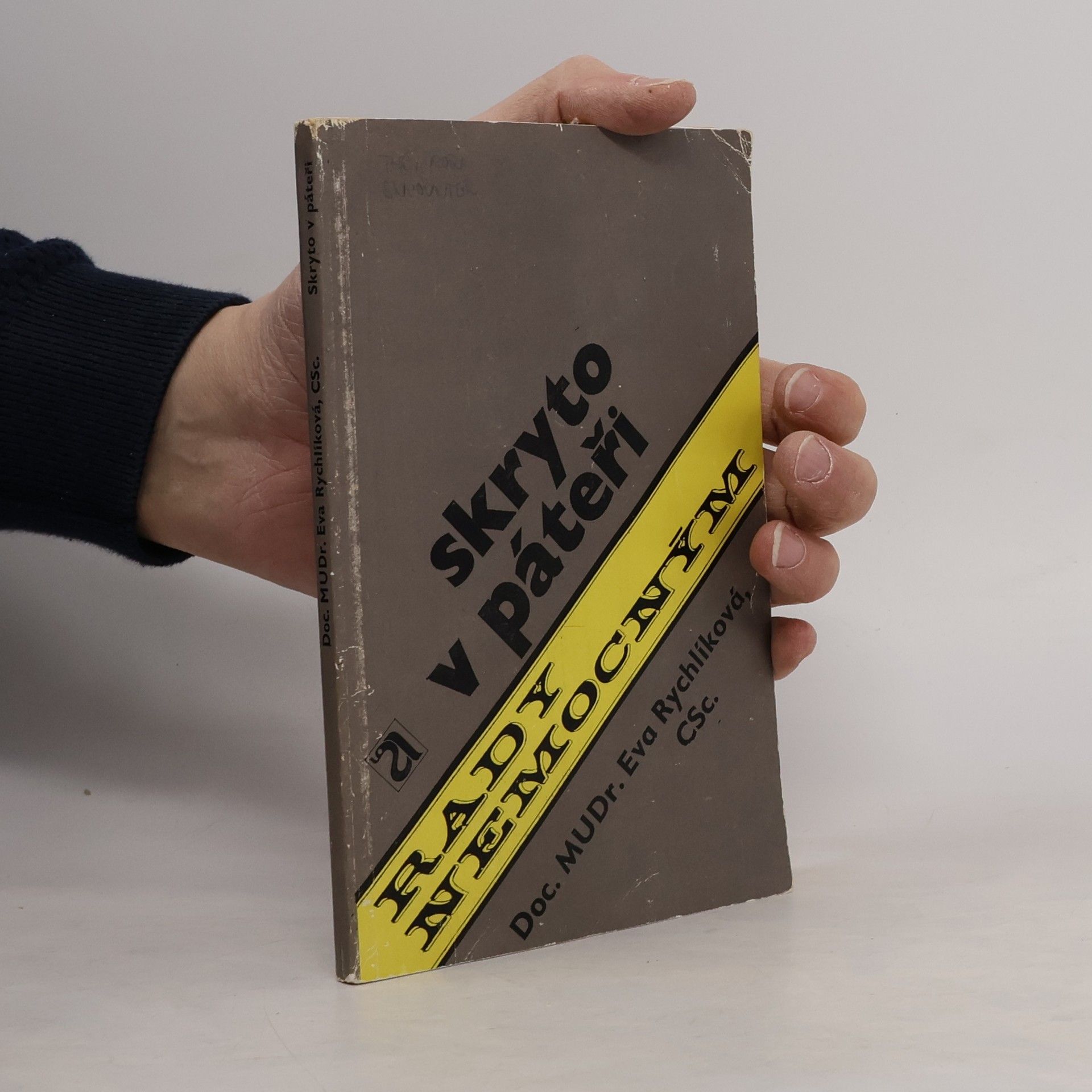 Eva Rychlíková Skryto v páteři