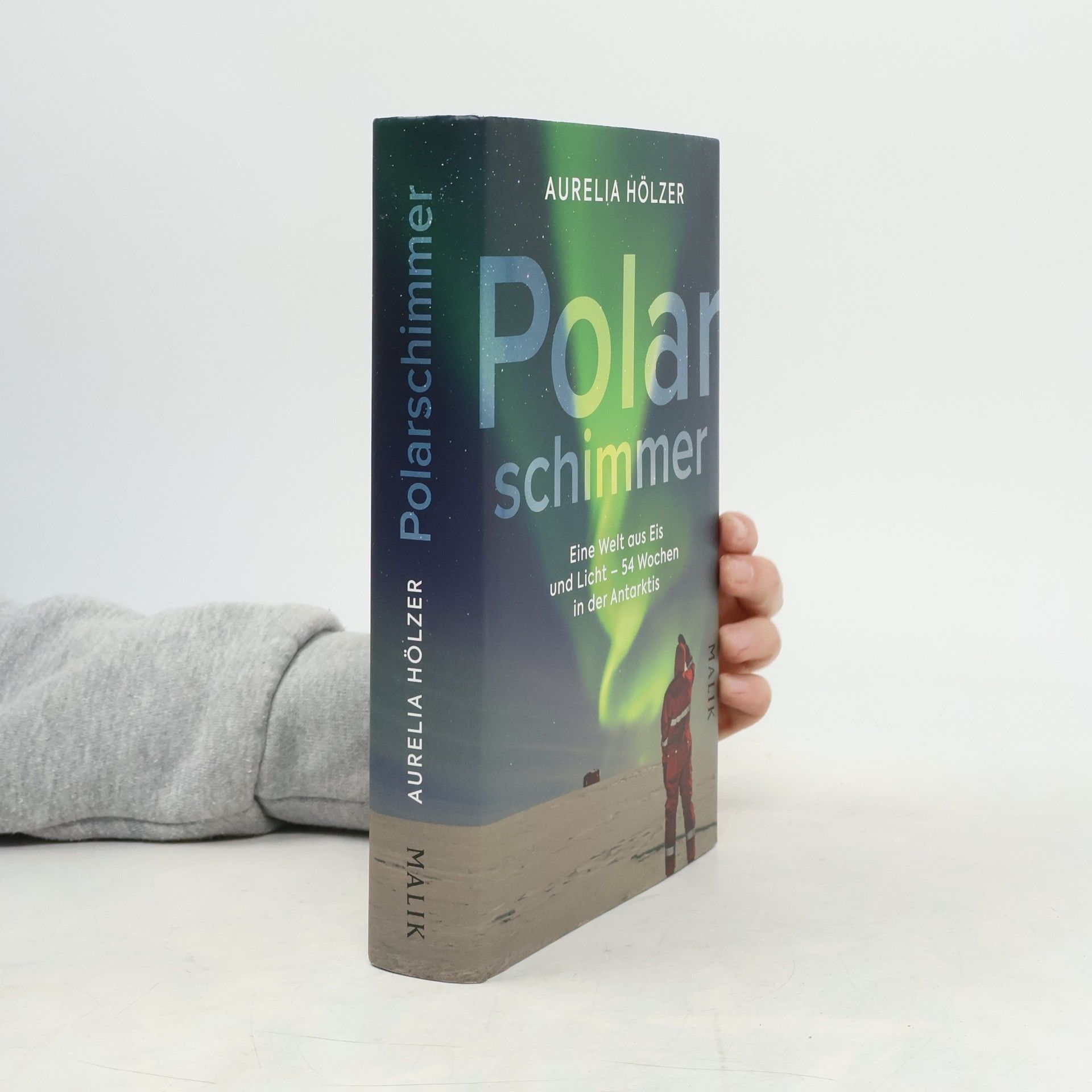 Aurelia Hölzer Polarschimmer. Eine Welt aus Eis und Licht – 54 Wochen in der Antarktis | Antarktischer Alltag auf der Neumayer-Station III, eine begeisterte Beschreibung von der Stationsleitung und Ärztin