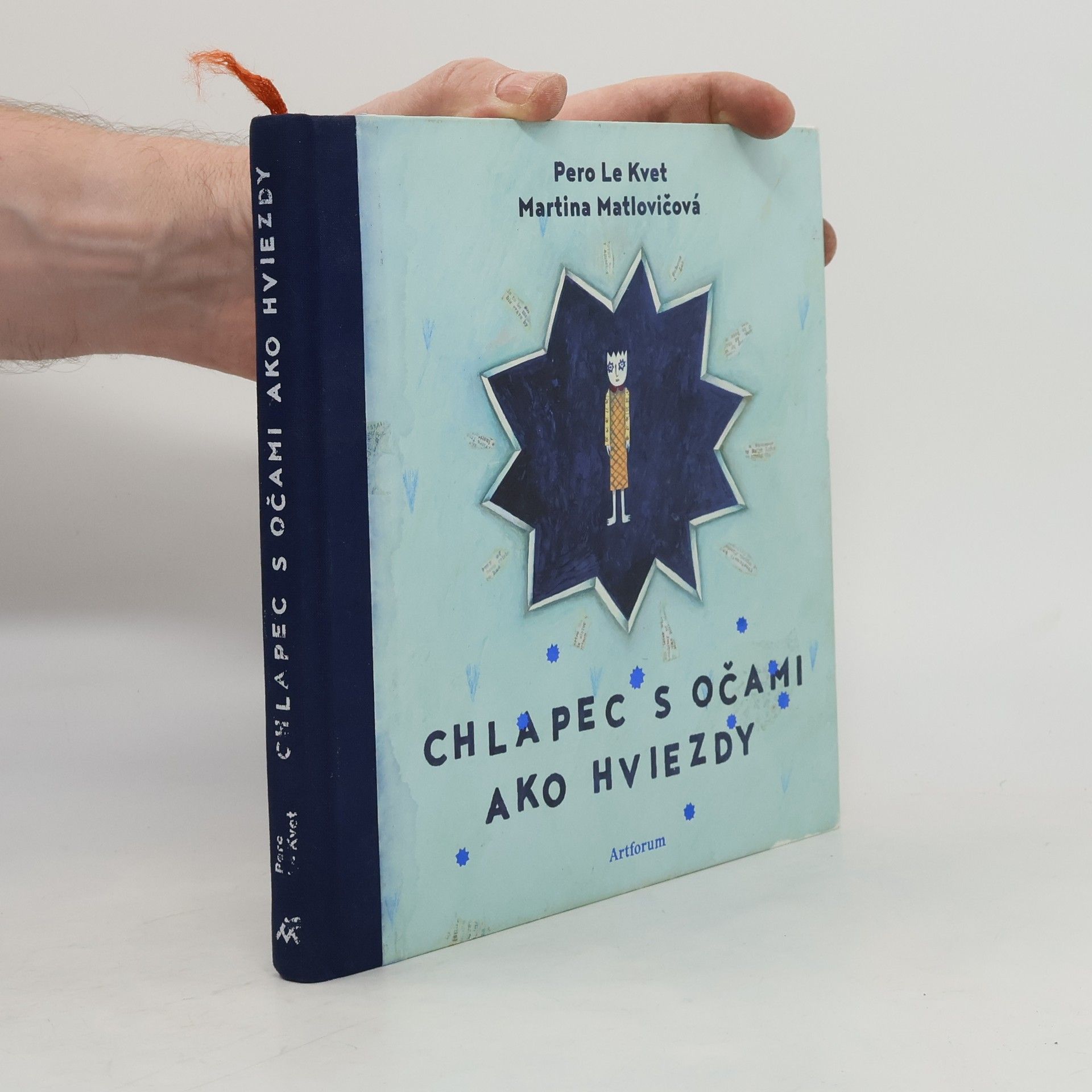 Pero Le Kvet Chlapec s očami ako hviezdy