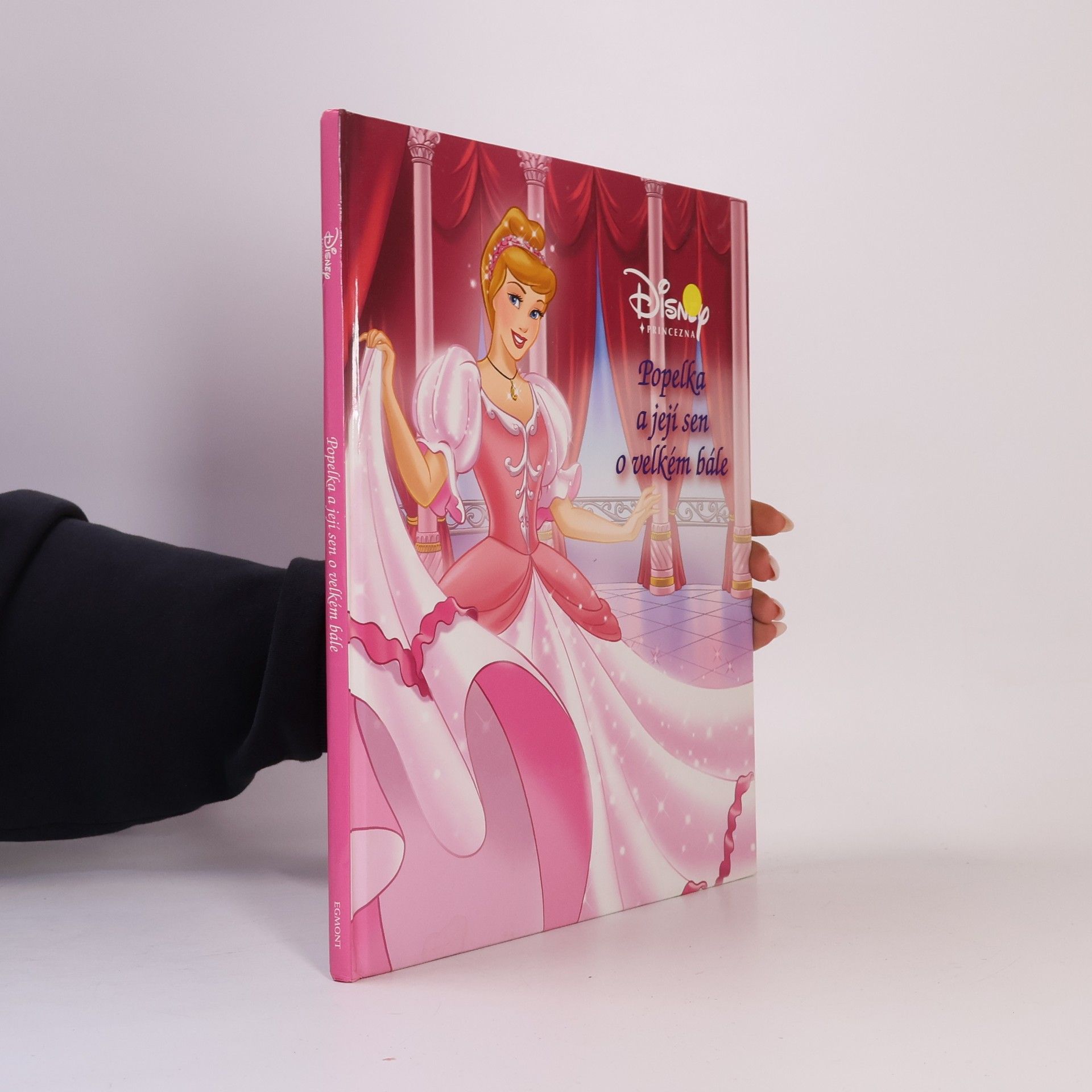 Petra Křížová Popelka a její sen o velkém bále