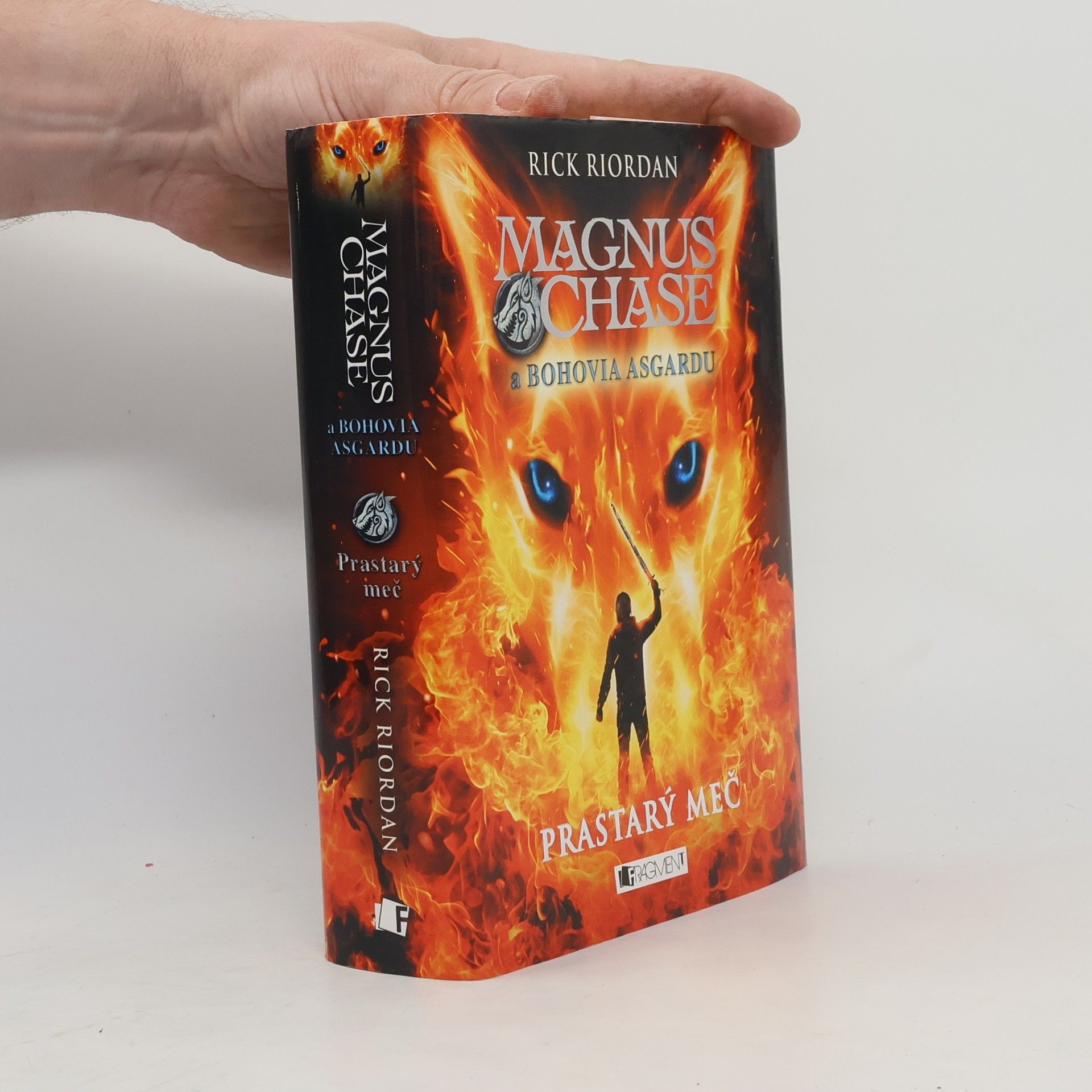 Rick Riordan Magnus Chase a Bohovia Asgardu - Prastarý meč