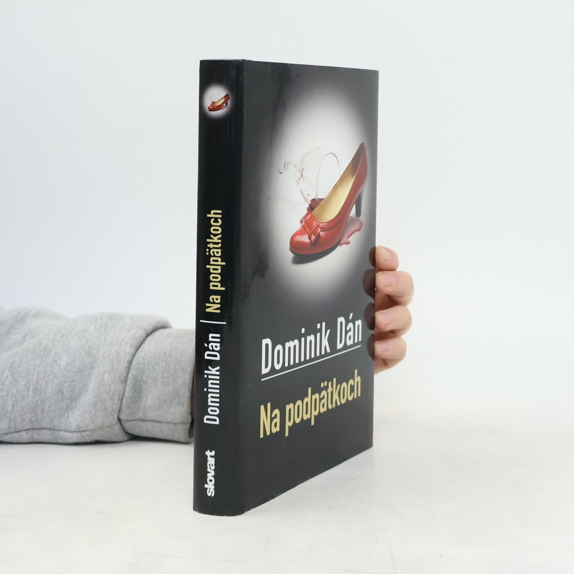 Dominik Dán Na podpätkoch