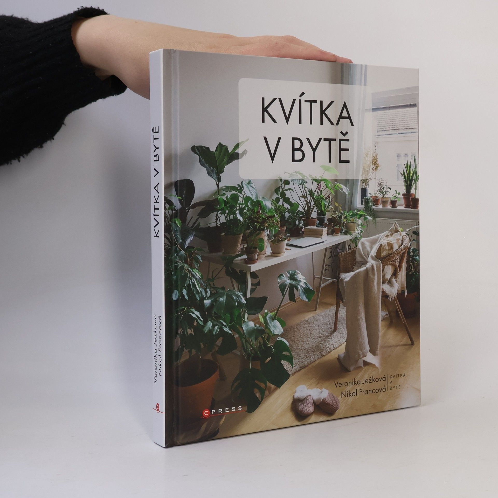 Nikol Francová Kvítka v bytě
