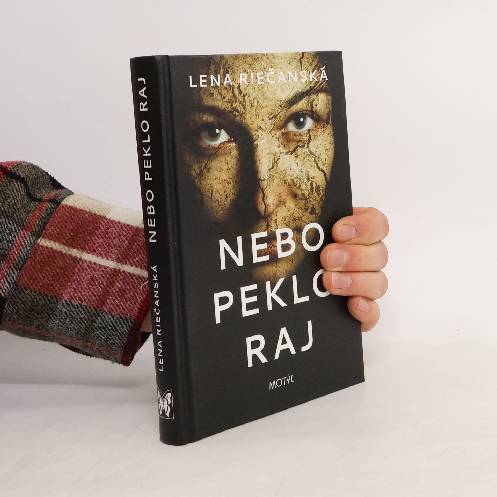 Lena Riečanská Nebo peklo raj