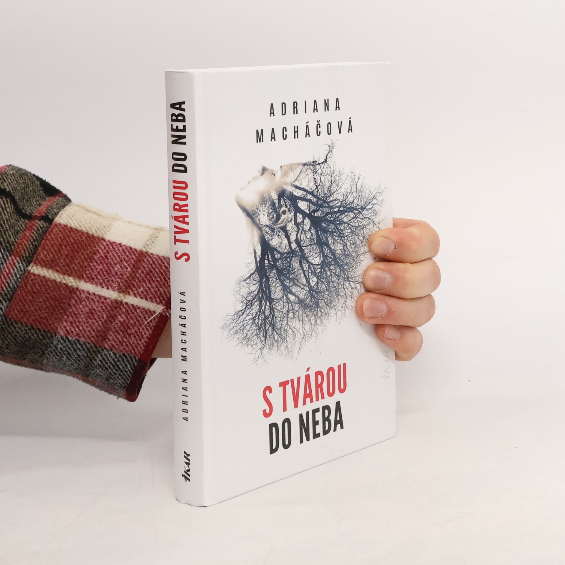 Adriana Macháčová S tvárou do neba