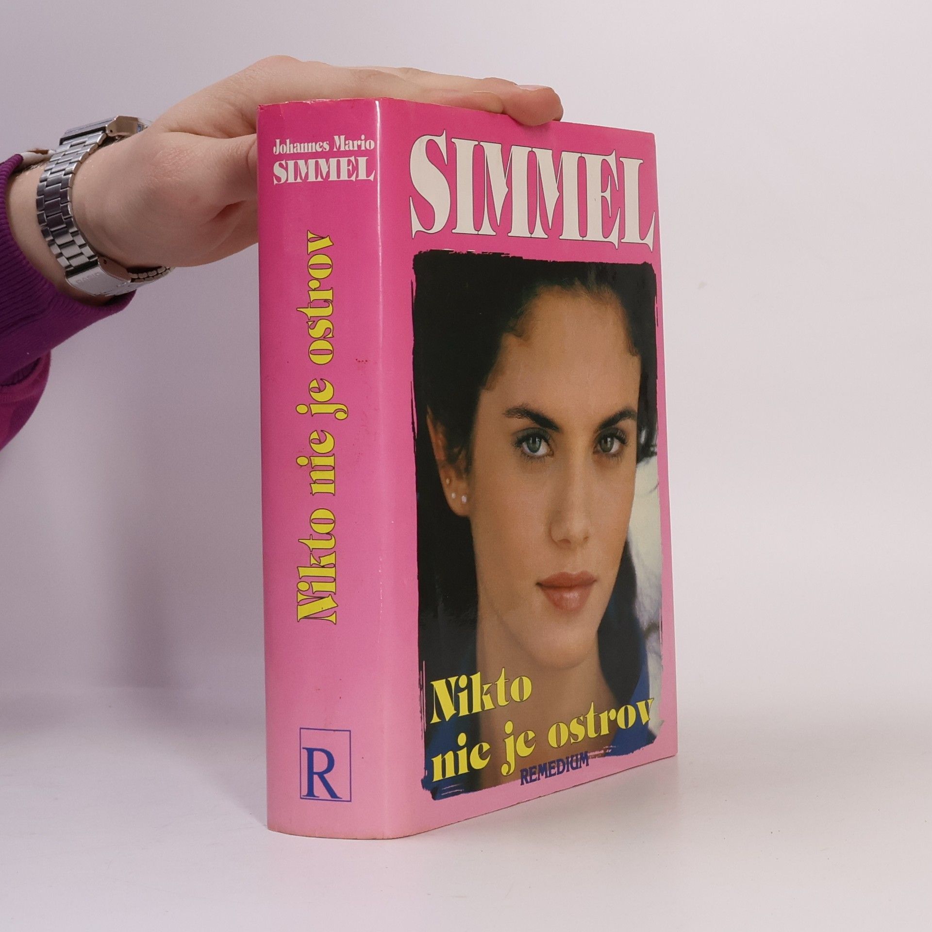 Johannes Mario Simmel Nikto nie je ostrov