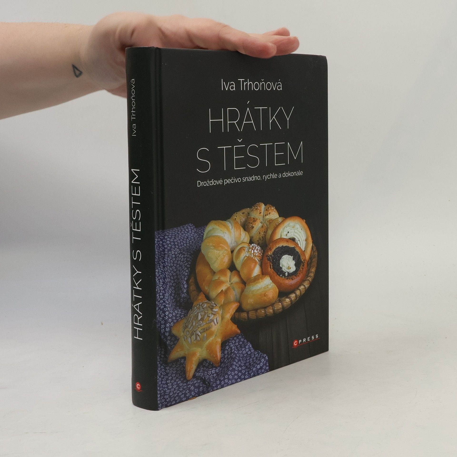 Iva Trhoňová Hrátky s těstem : Drožďové pečivo snadno, rychle a dokonale