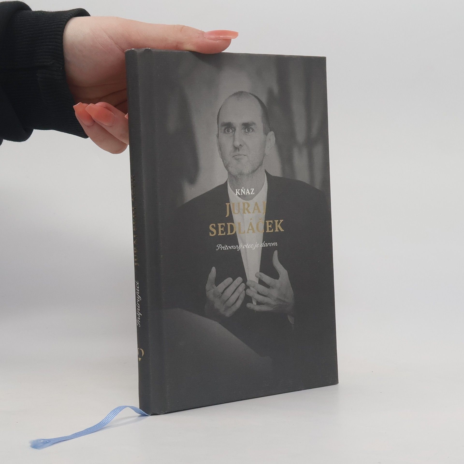 Juraj Sedláček Kňaz Juraj Sedláček. Prítomný otec je darom