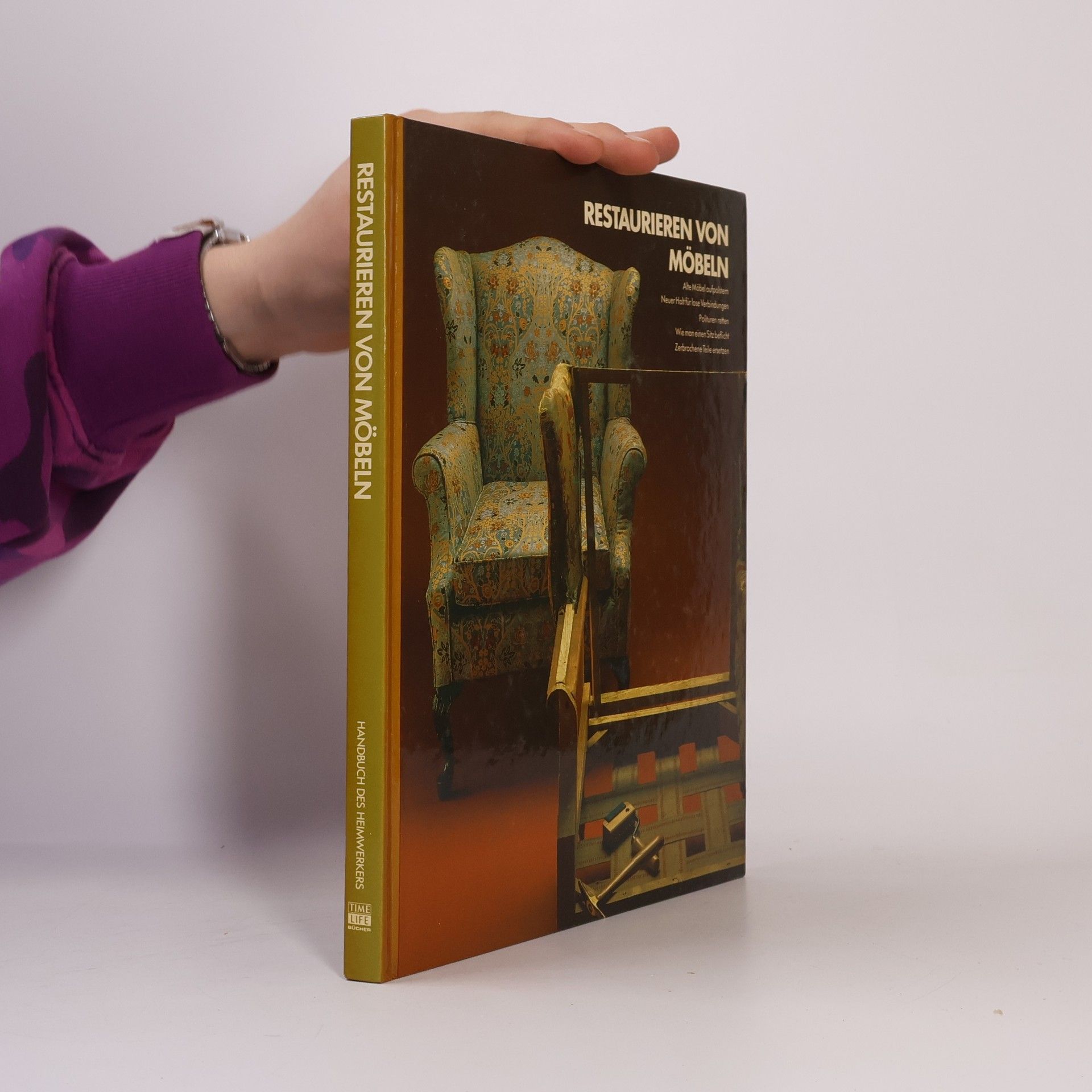 Lynn R. Addison Restaurieren von Möbeln