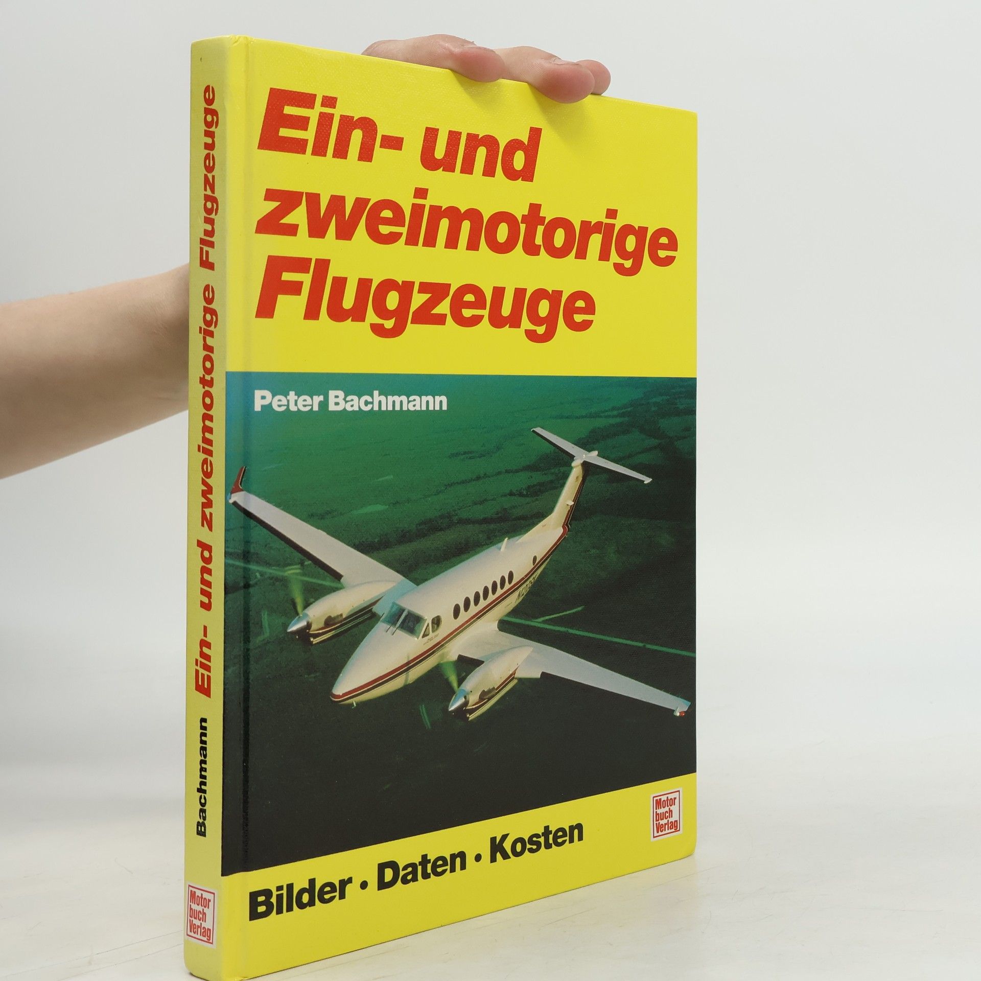 Ein- und zweimotorige Flugzeuge