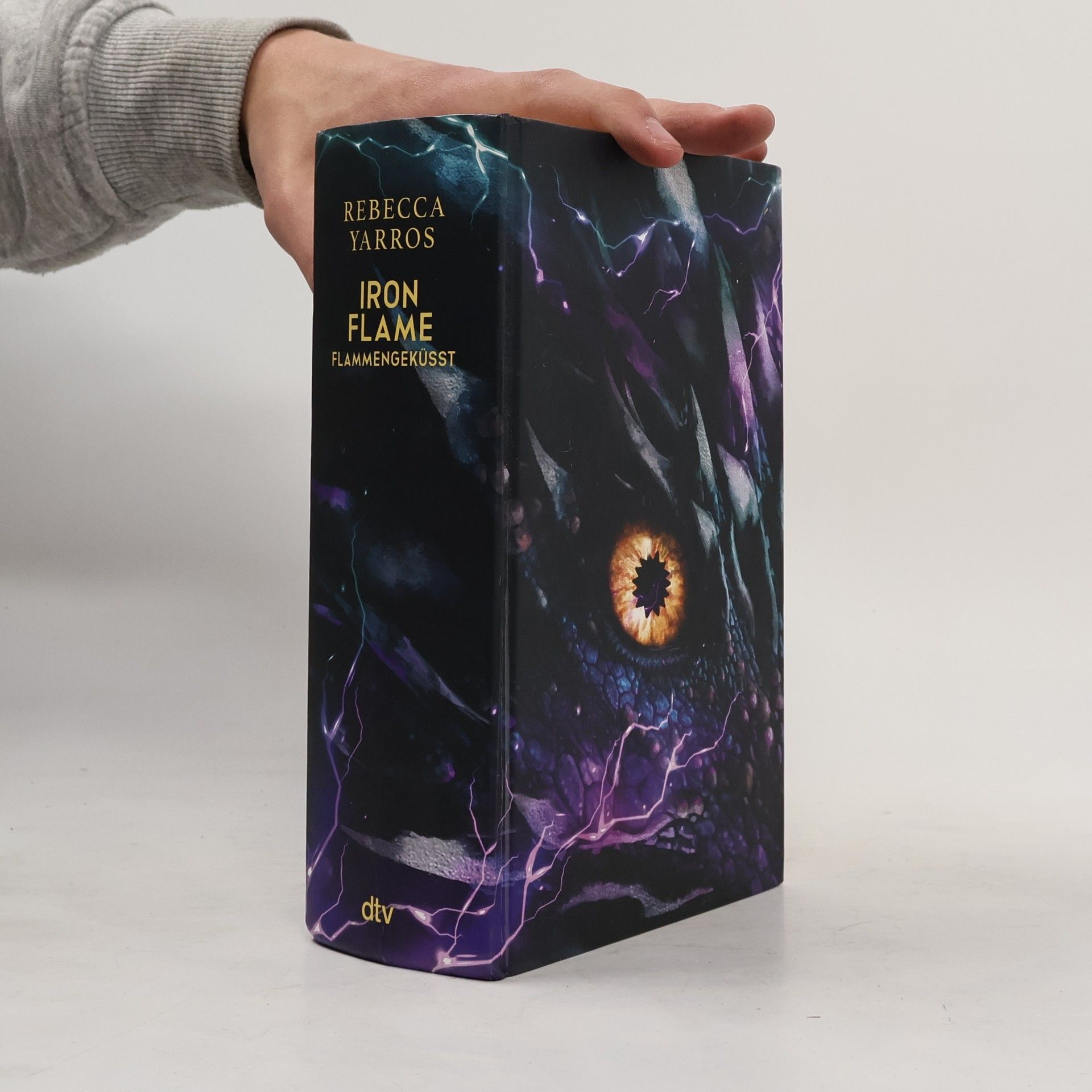 Iron Flame – Flammengeküsst