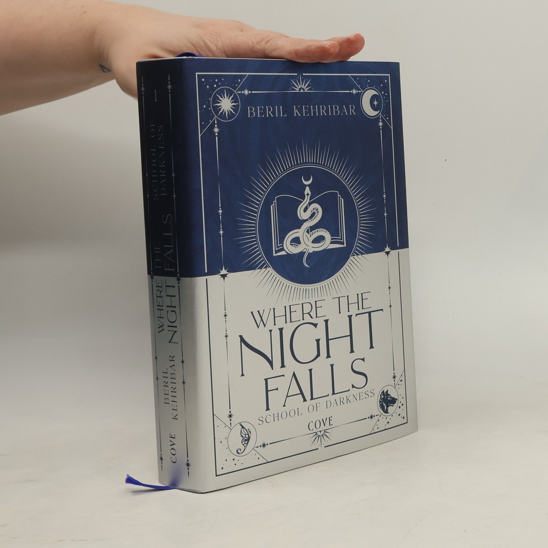 Beril Kehribar School of Darkness - 1: Where the Night Falls: Schmuckausgabe mit Lesebändchen und limitiertem Motiv-Farbschnitt
