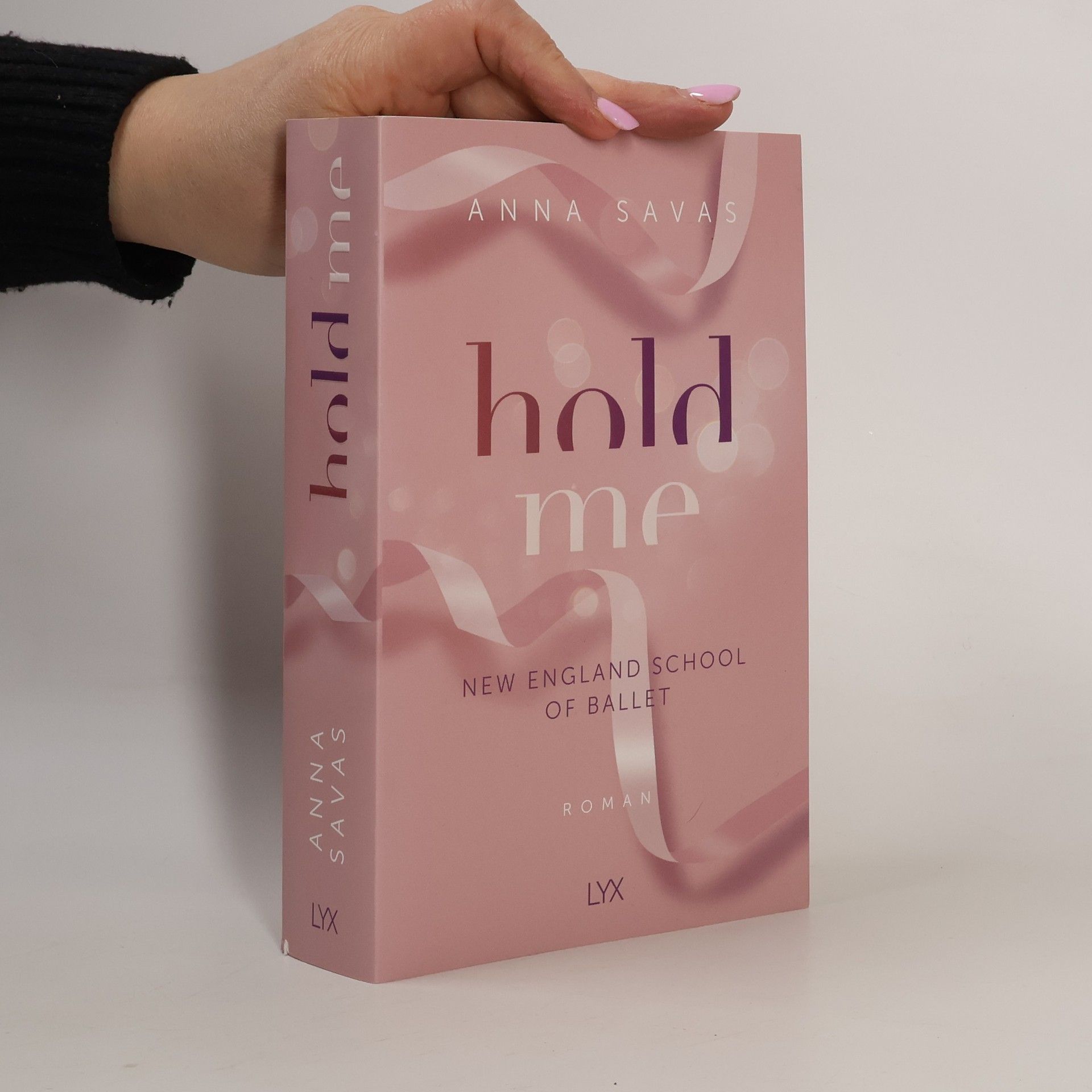 Anna Savas Hold me