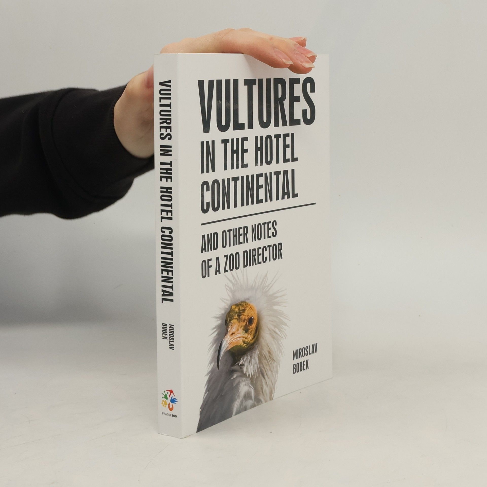 Miroslav Bobek Vultures in the hotel Continental and other notes of a zoo director