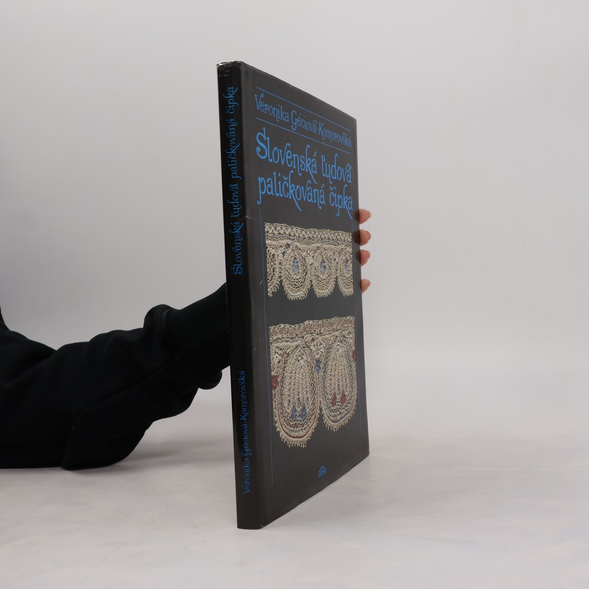 Veronika Géciová Komorovská Slovenská ľudová paličkovaná čipka