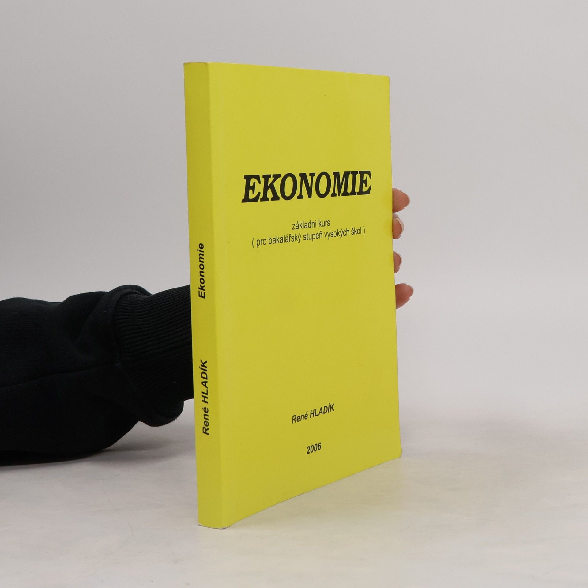René Hladík Ekonomie. Základní kurs (pro bakalářský stupeň vysokých škol)