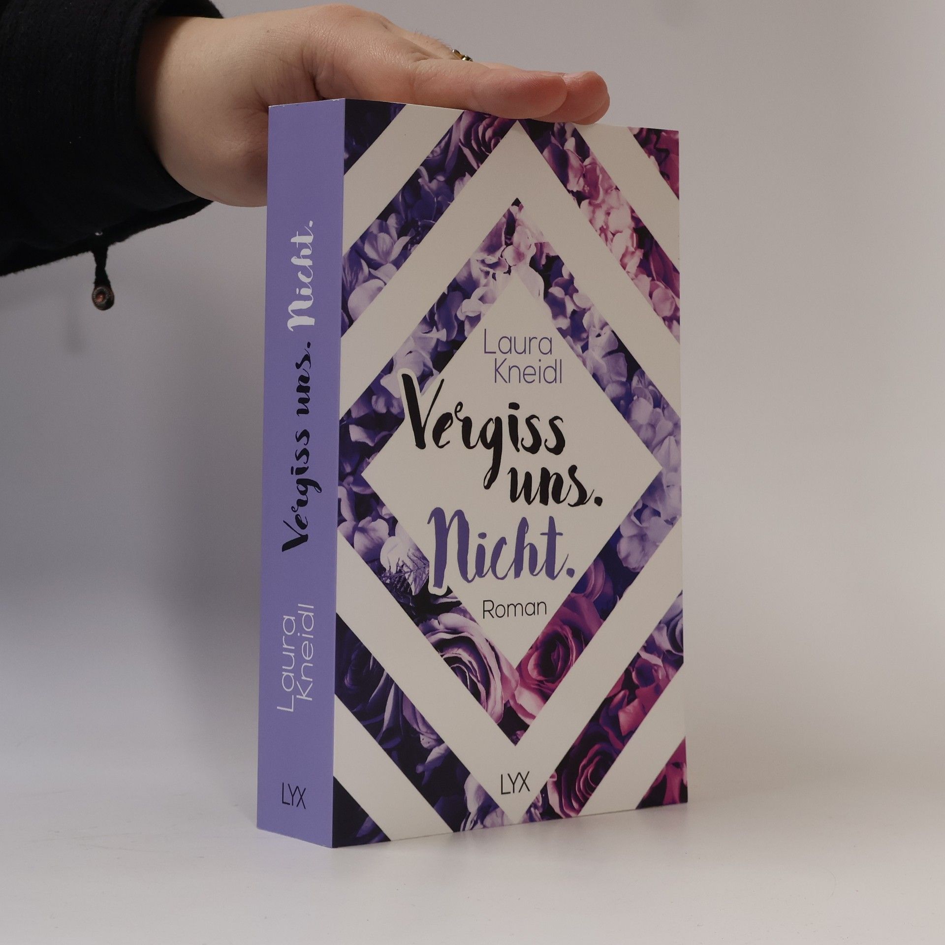 Laura Kneidl Vergiss uns. Nicht.