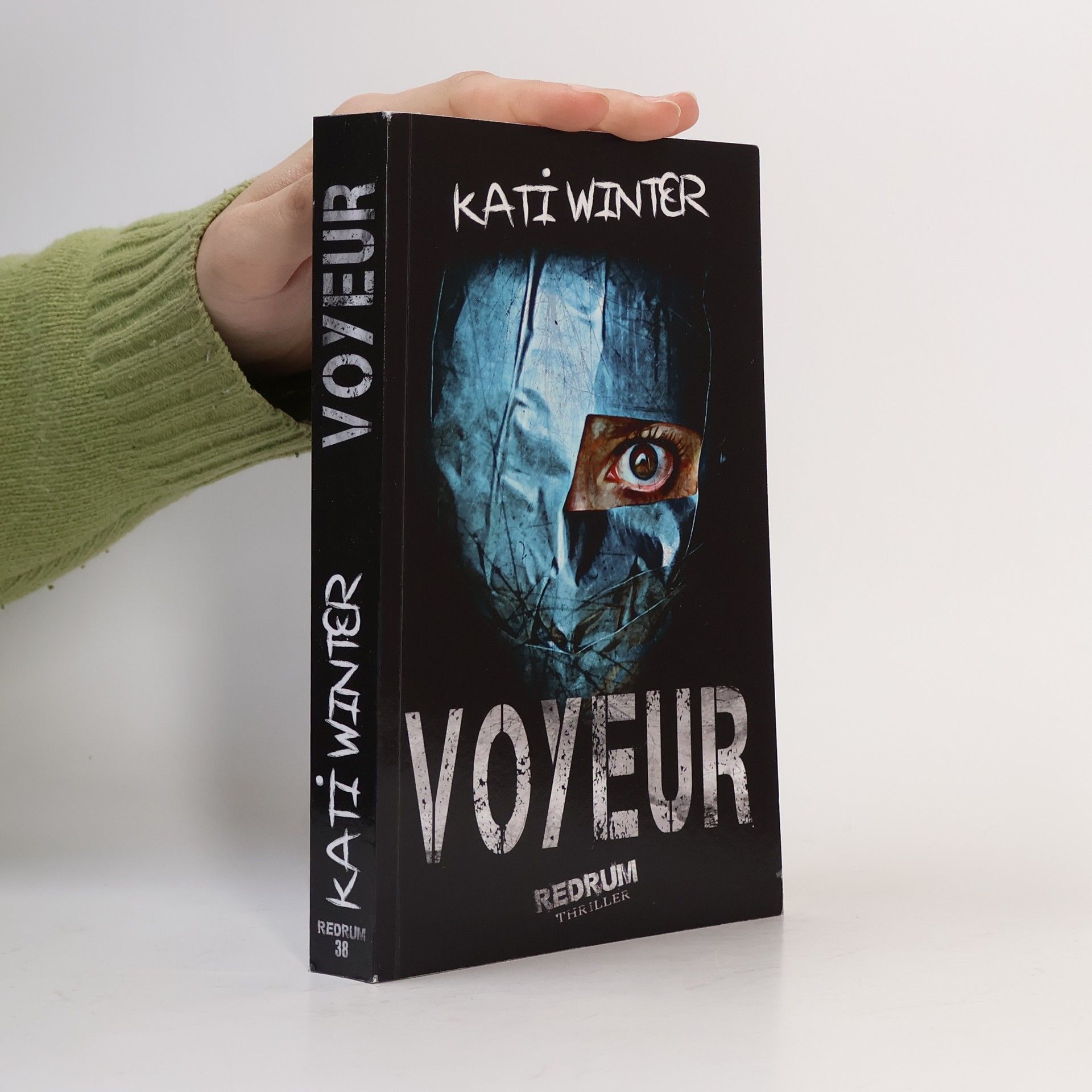 Kati Winter Voyeur