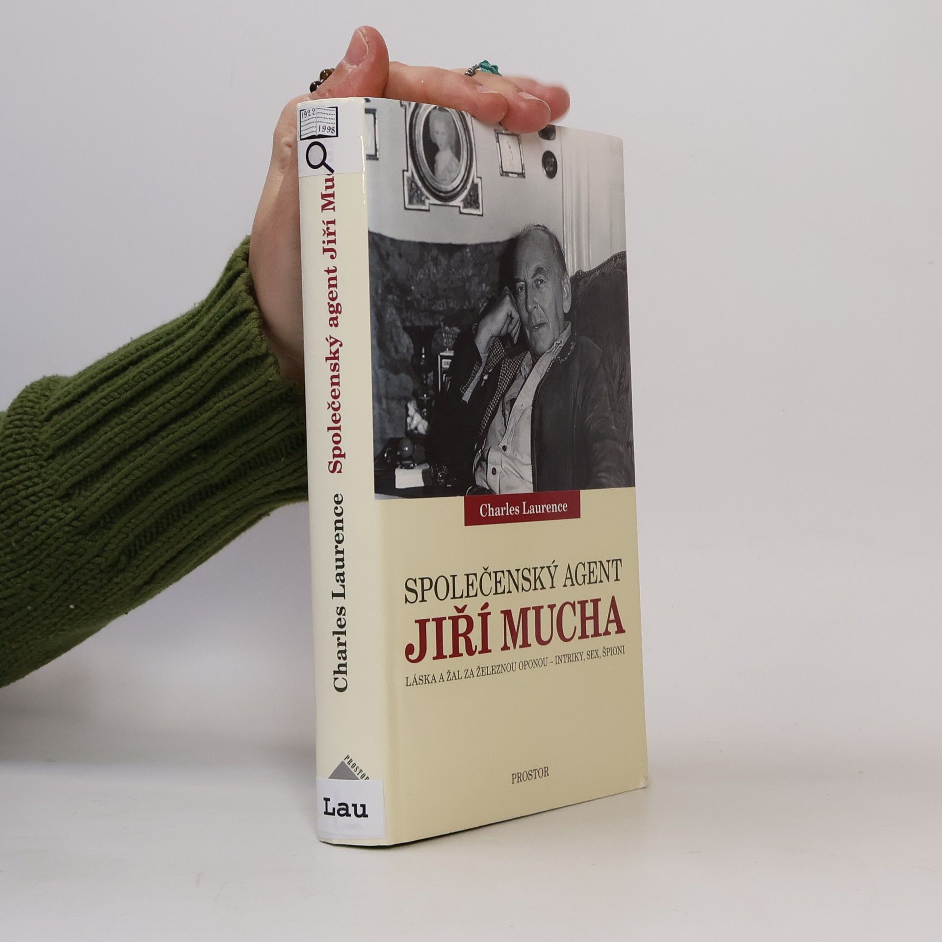 Charles Laurence Společenský agent Jiří Mucha