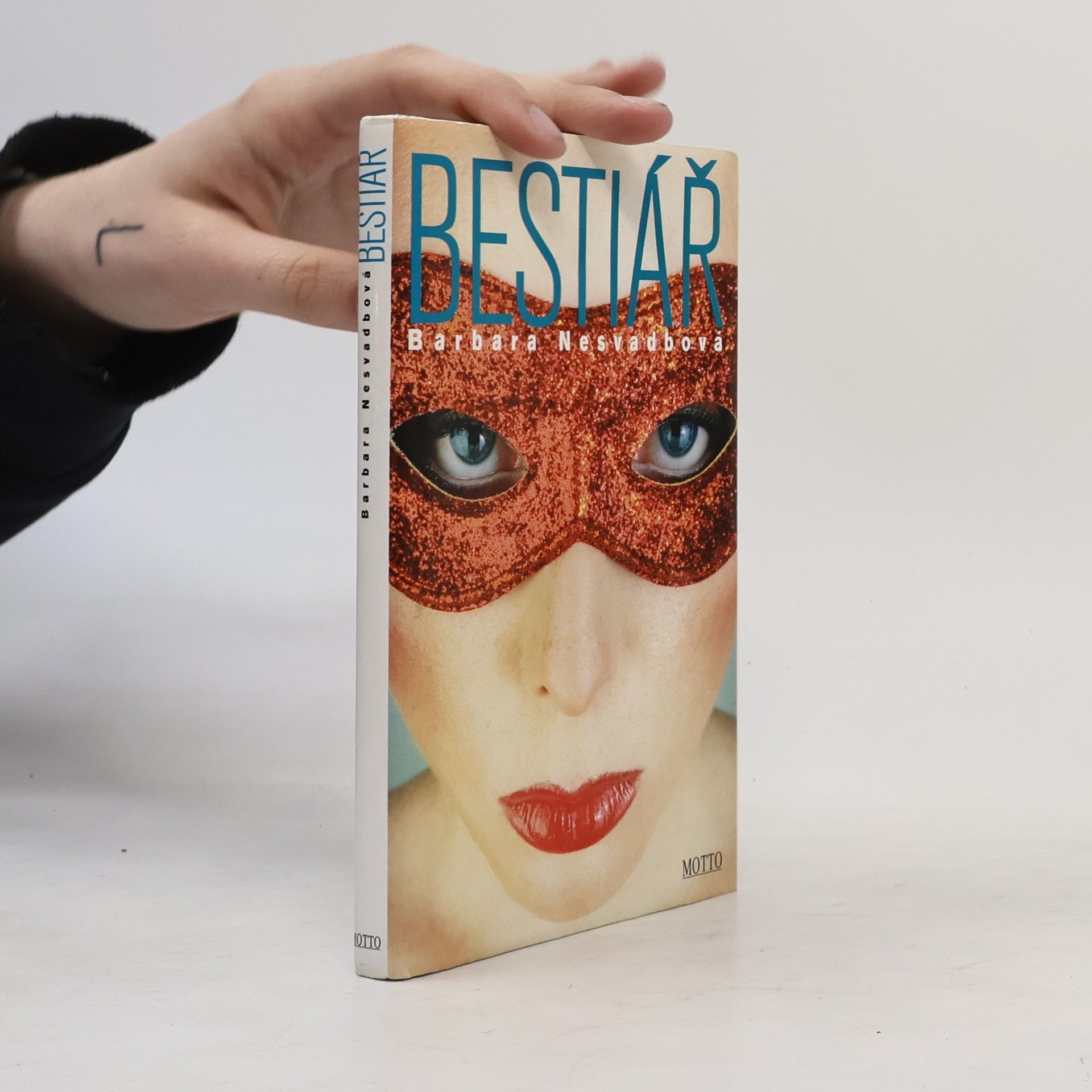 Bára Nesvadbová Bestiář