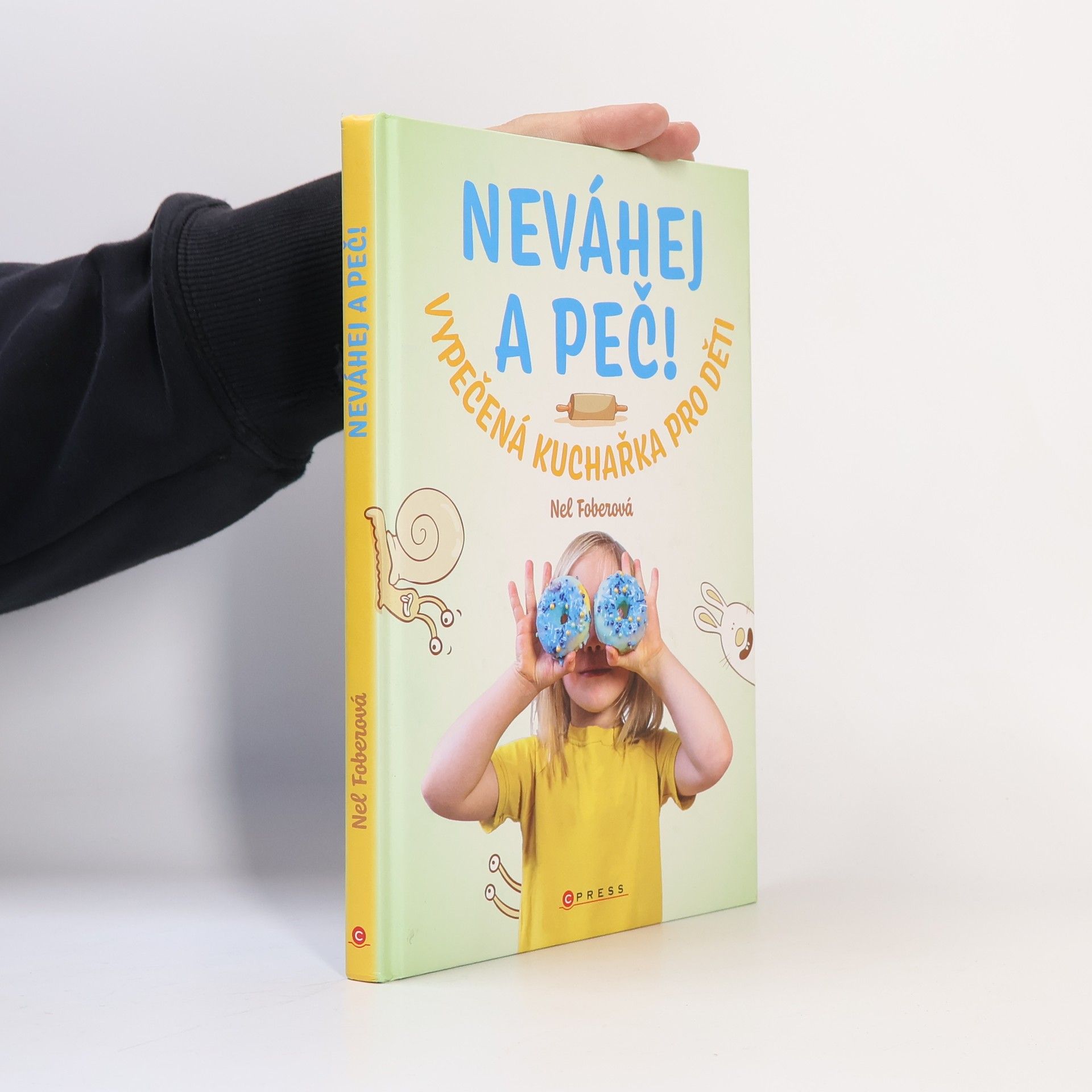 Nela Foberová Neváhej a peč! : vypečená kuchařka pro děti