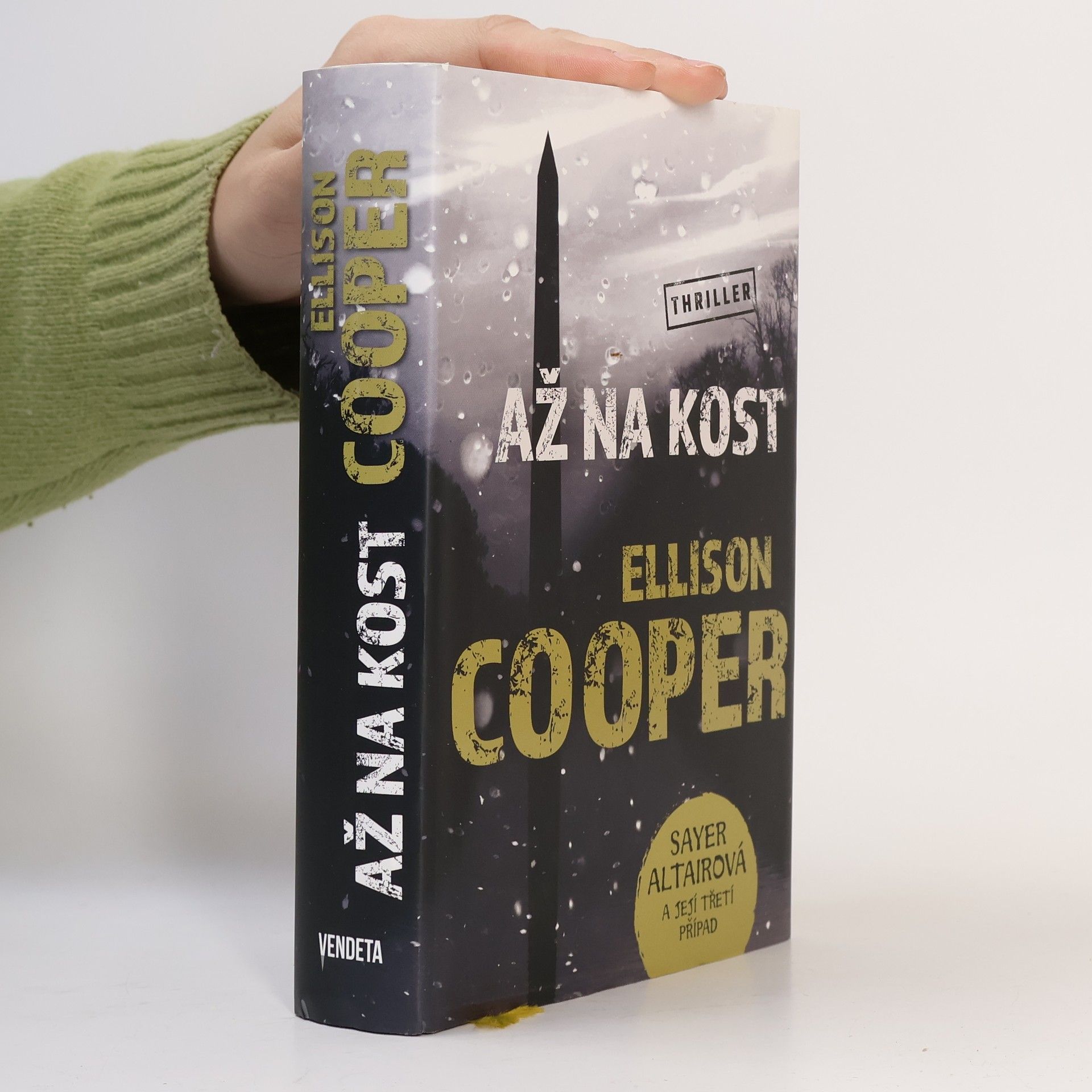 Ellison Cooper Až na kost