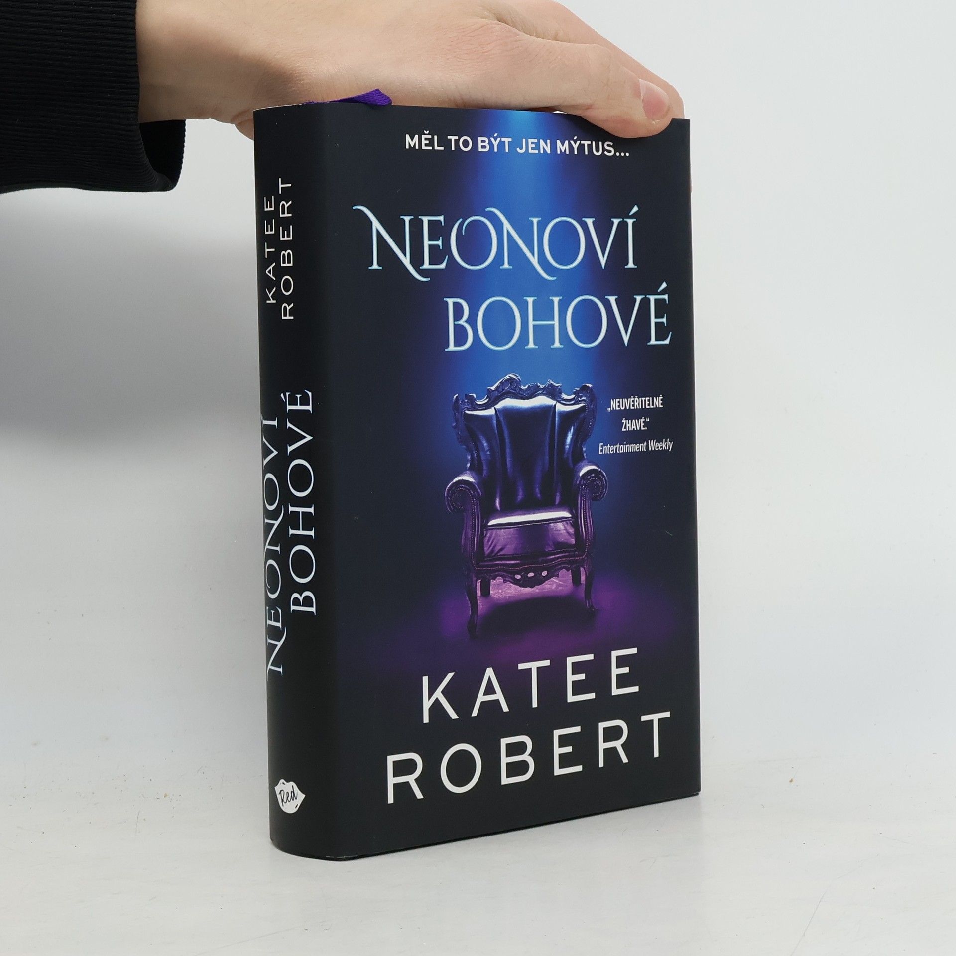 Katee Robert Neonoví bohové