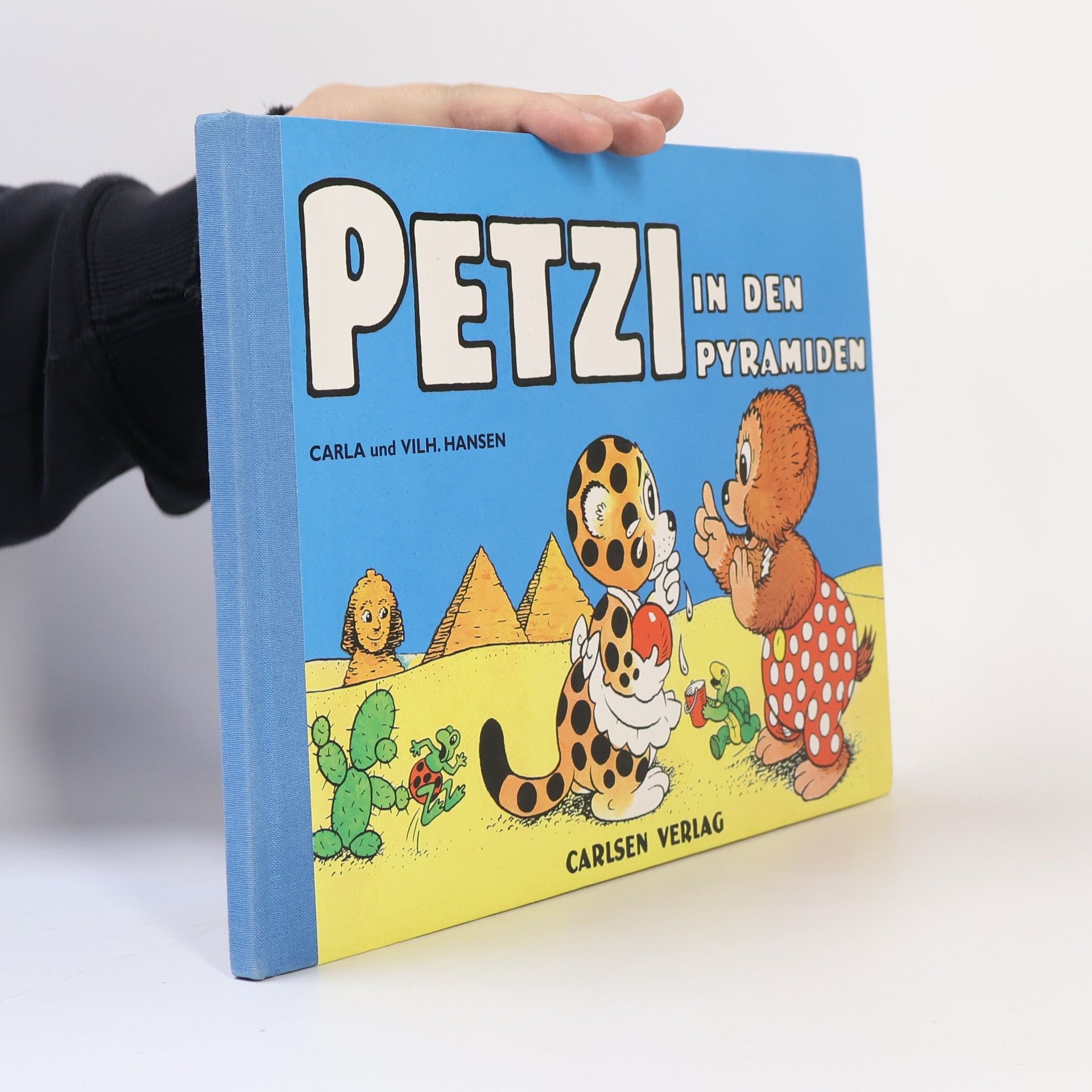 Carla Hansen Petzi in den Pyramiden