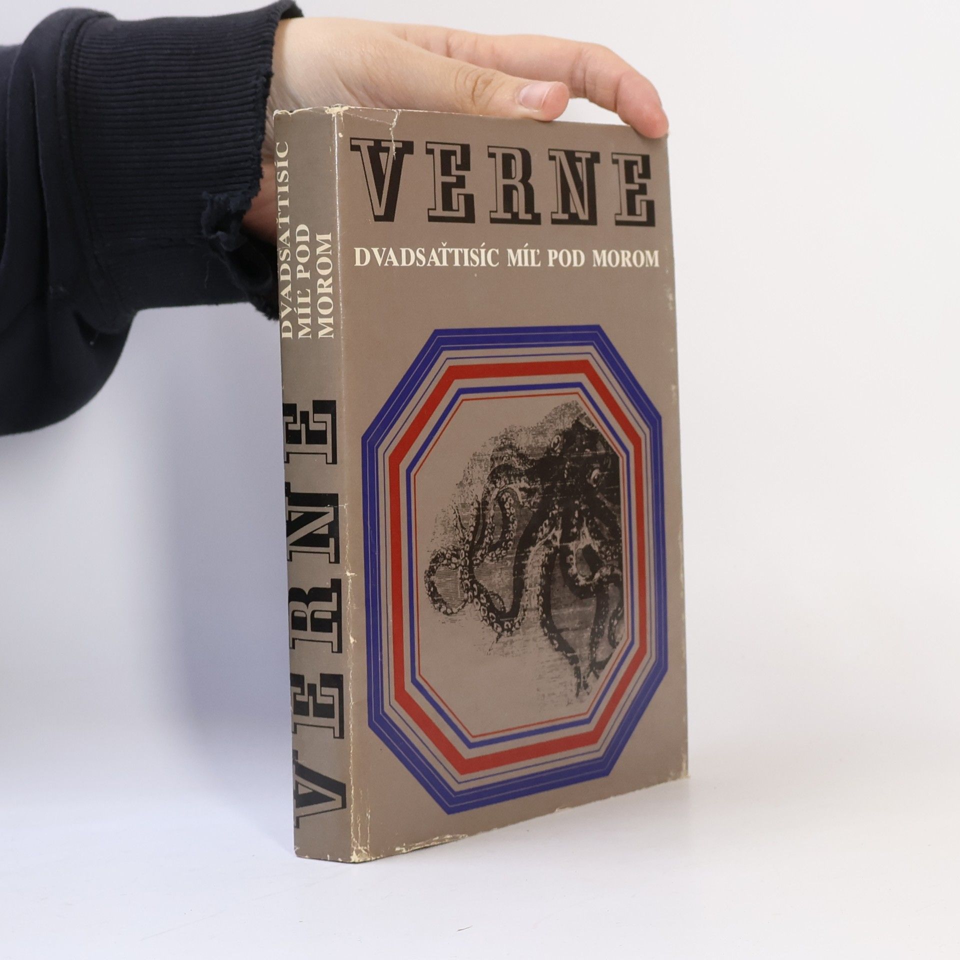 Jules Verne Dvadsaťtisíc míľ pod morom