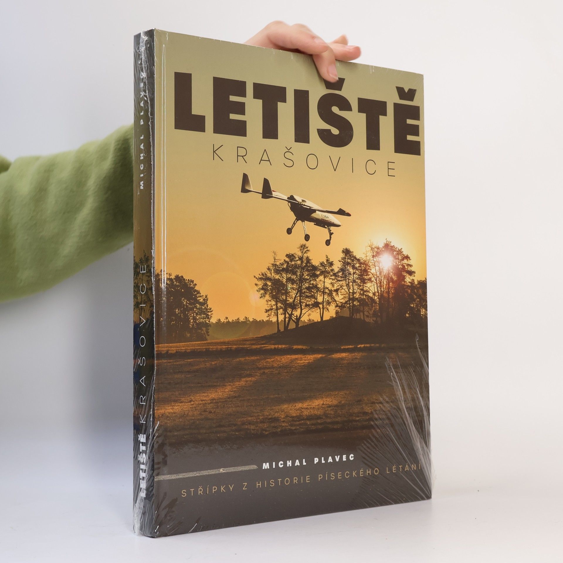 Michal Plavec Letiště Krašovice : střípky z historie píseckého létání