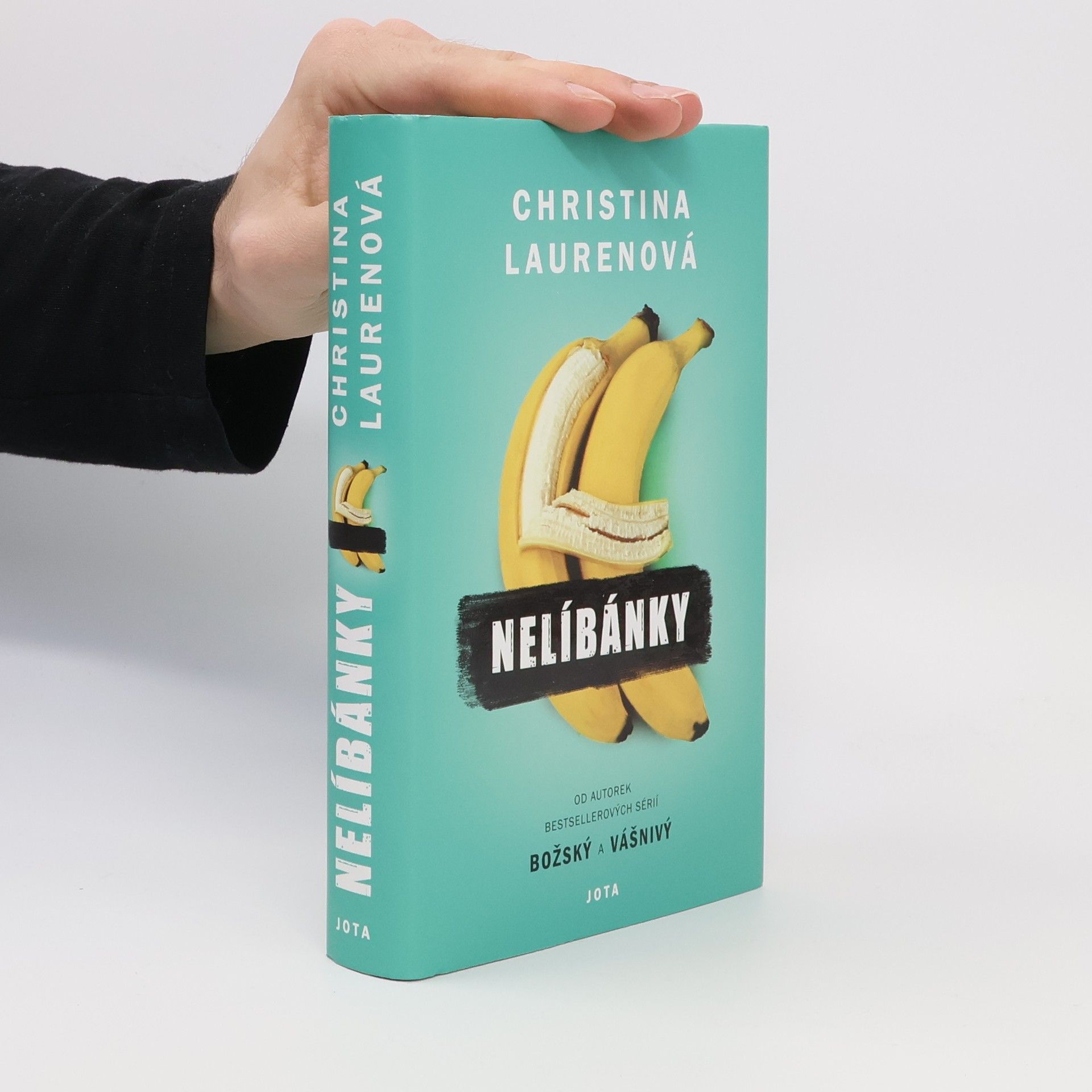 Christina Lauren Nelíbánky