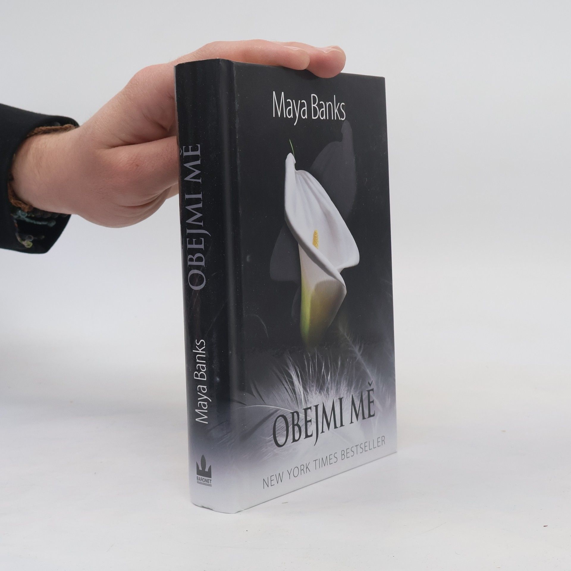 Maya Banks Obejmi mě : třetí část série V žáru bezpečí