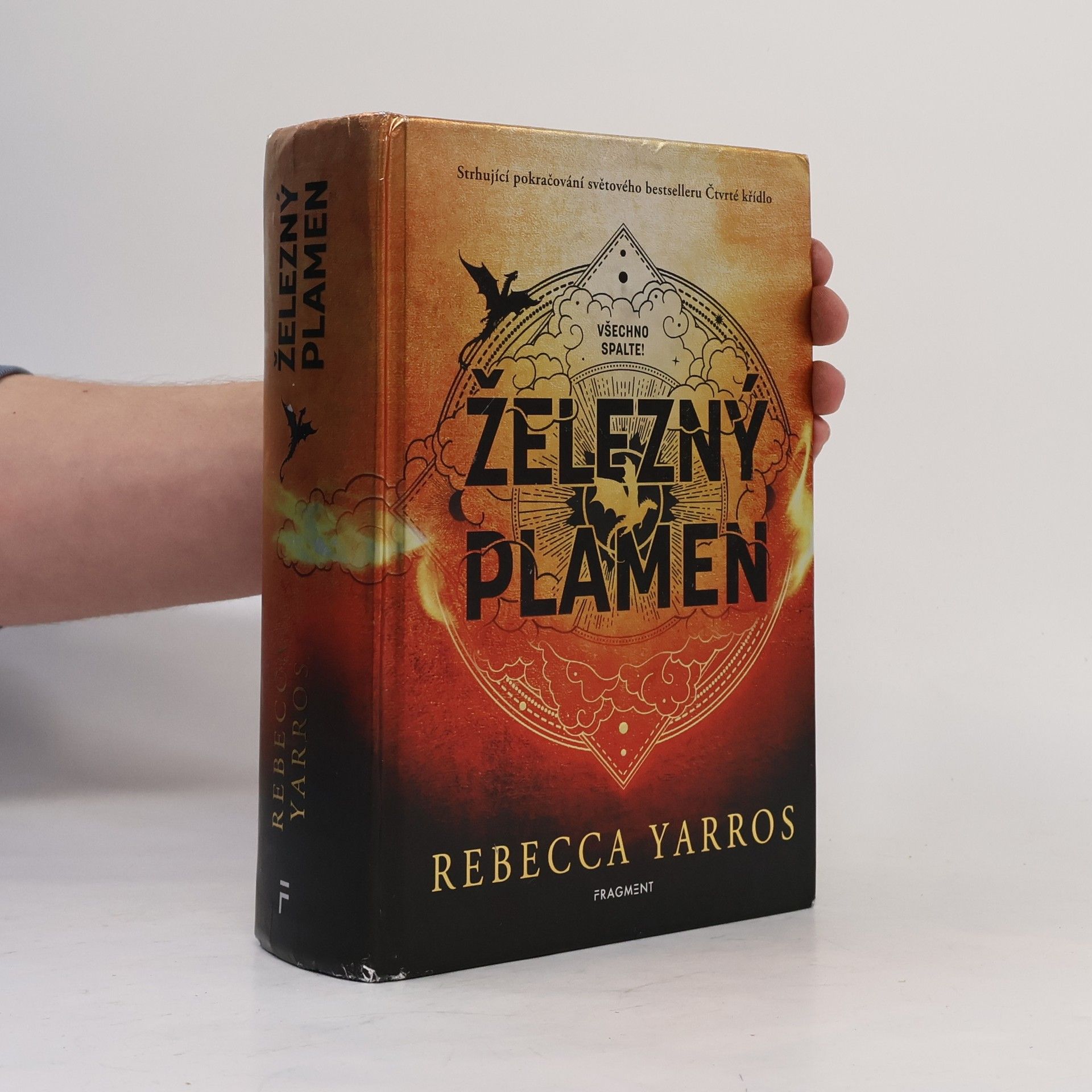 Rebecca Yarros Železný plamen