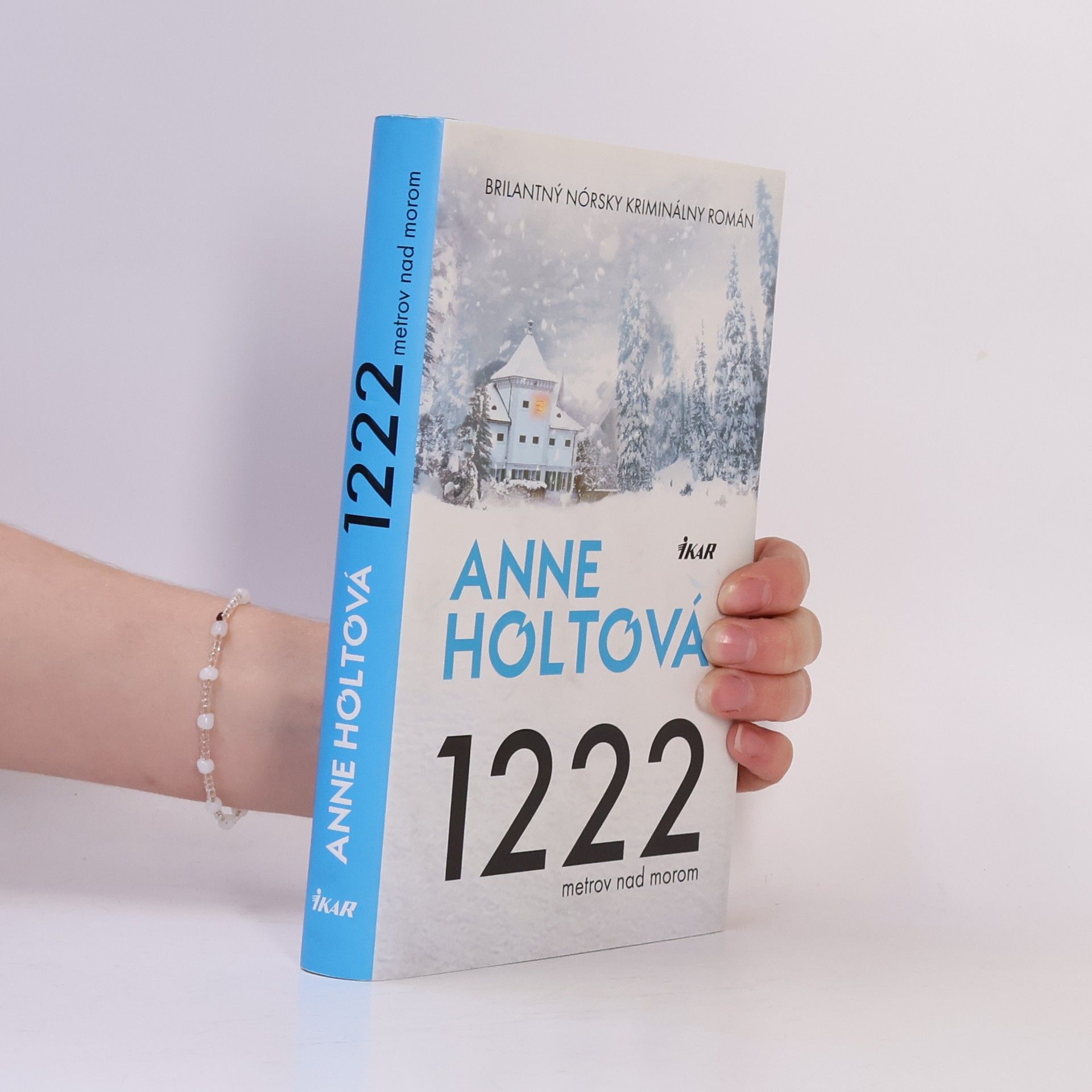 Anne Holt 1222 metrov nad morom