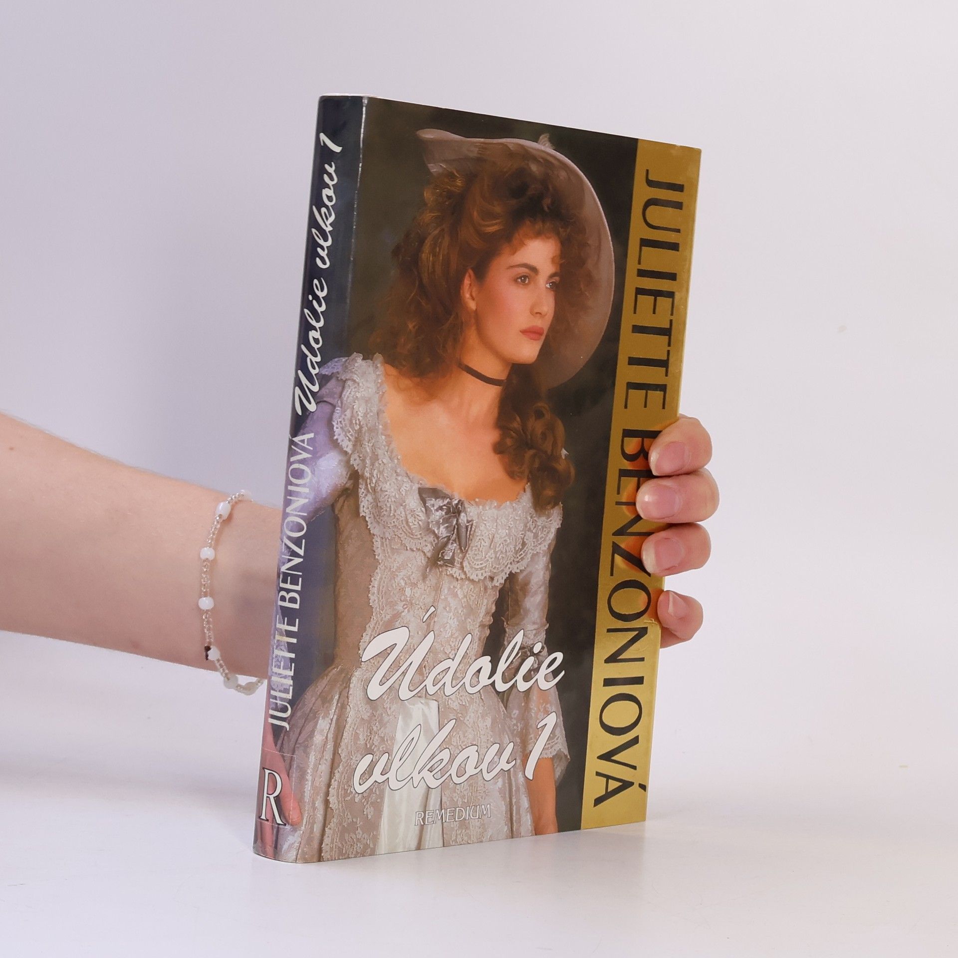 Juliette Benzoni Údolie vlkov 1