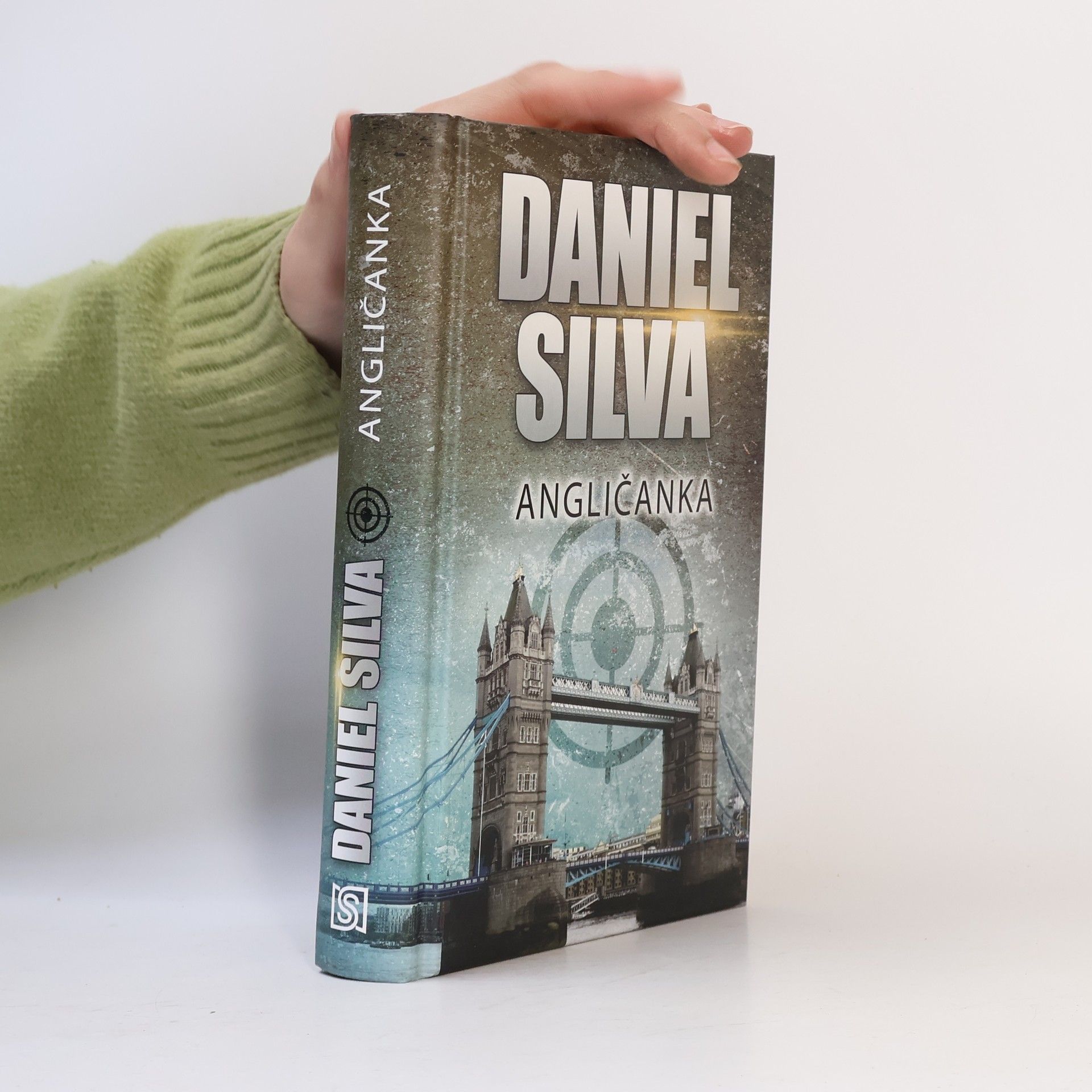 Daniel Silva Angličanka