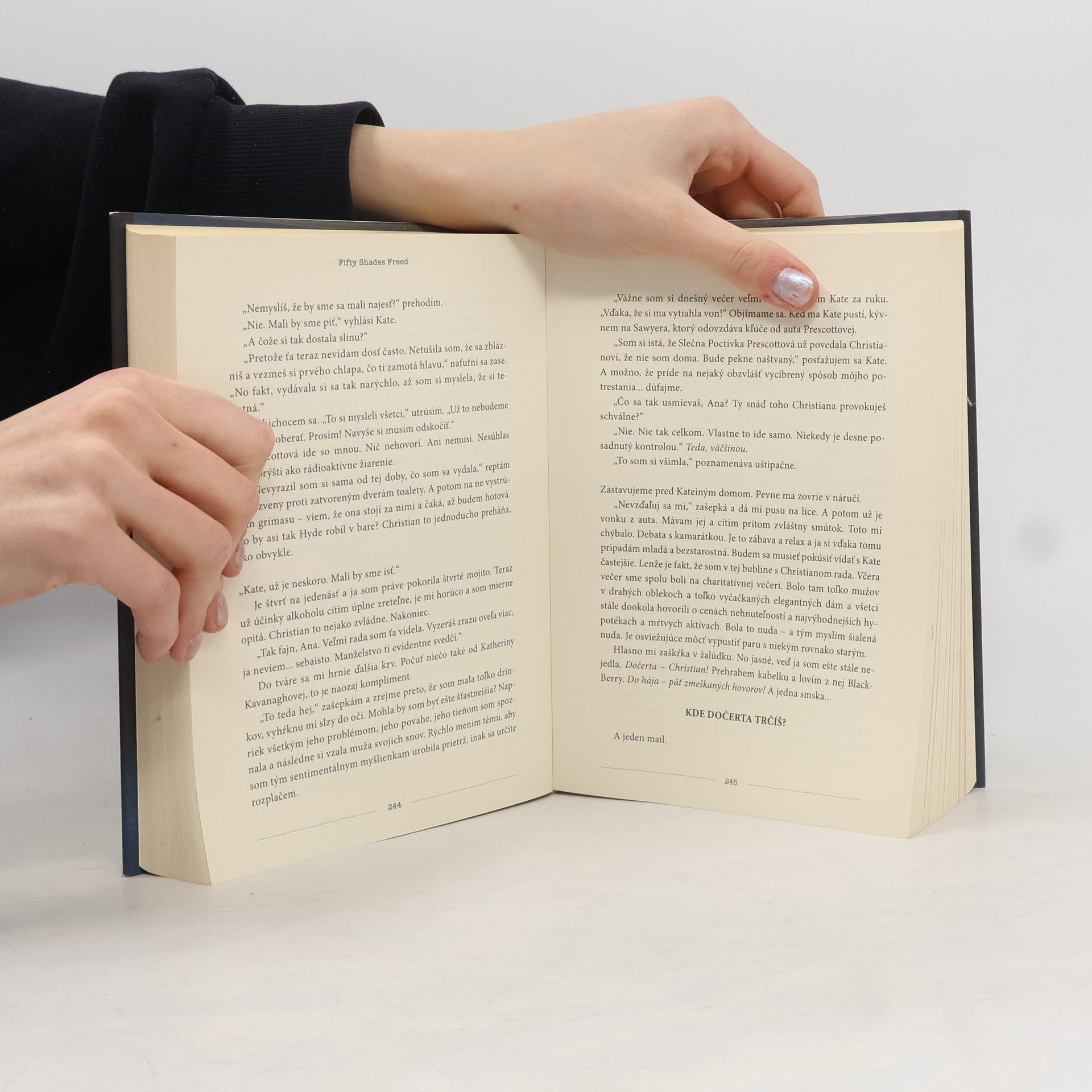 E. L. James Päťdesiat odtieňov slobody
