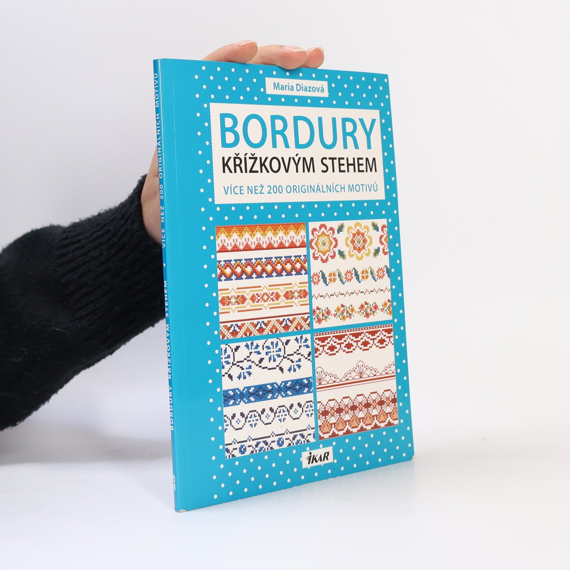 Maria Diaz Bordury křížkovým stehem