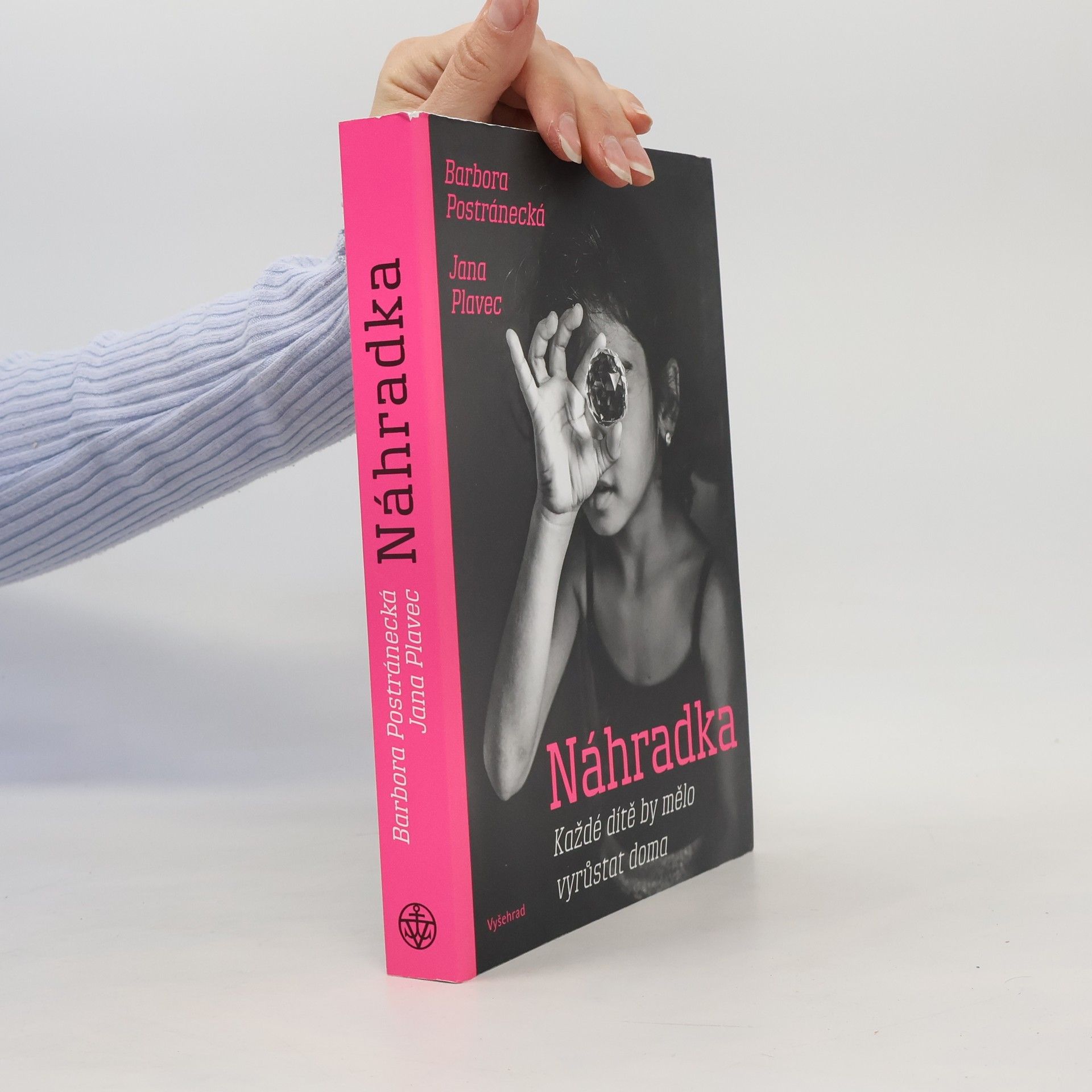 Barbora Postránecká Náhradka : každé dítě by mělo vyrůstat doma