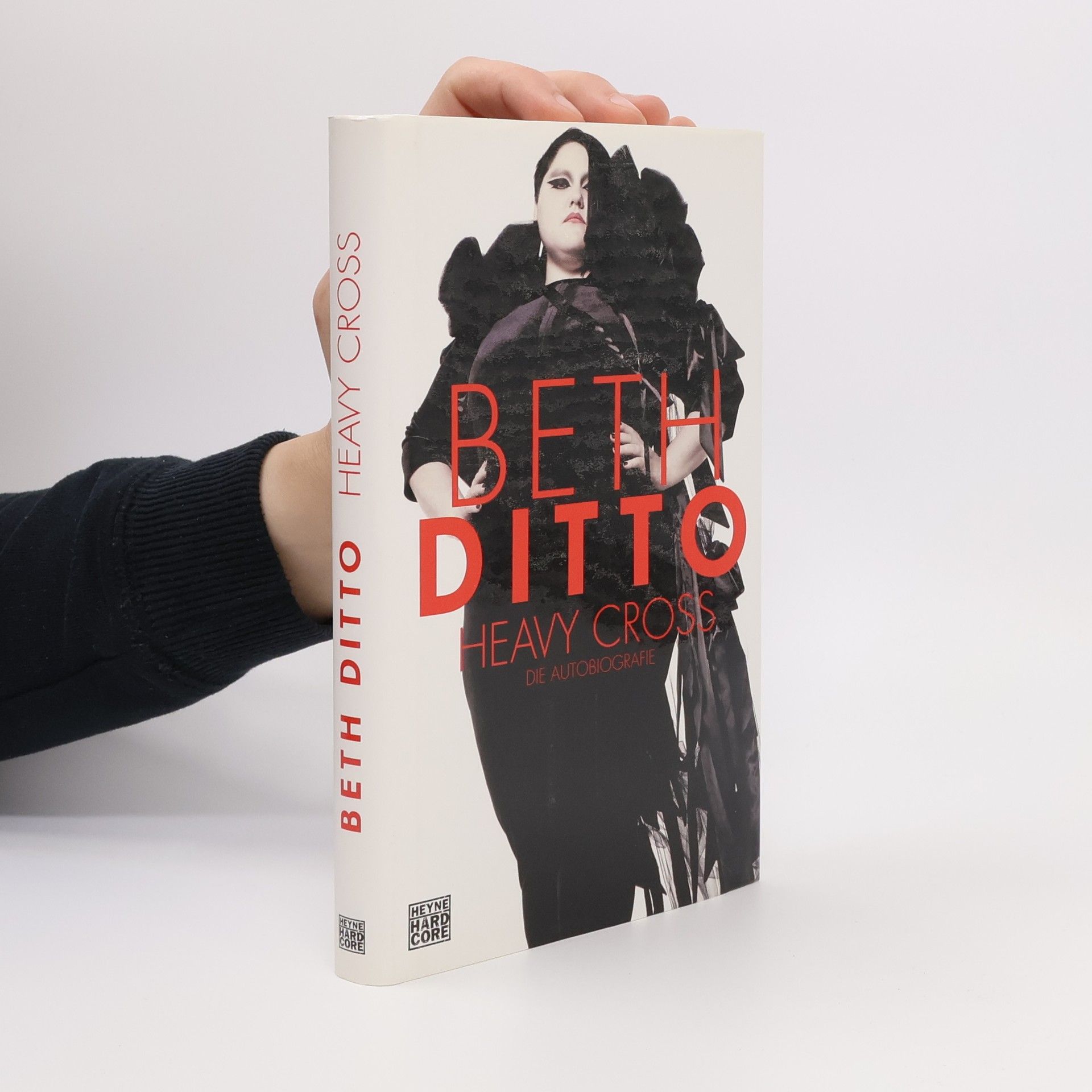 Beth Ditto Heavy cross