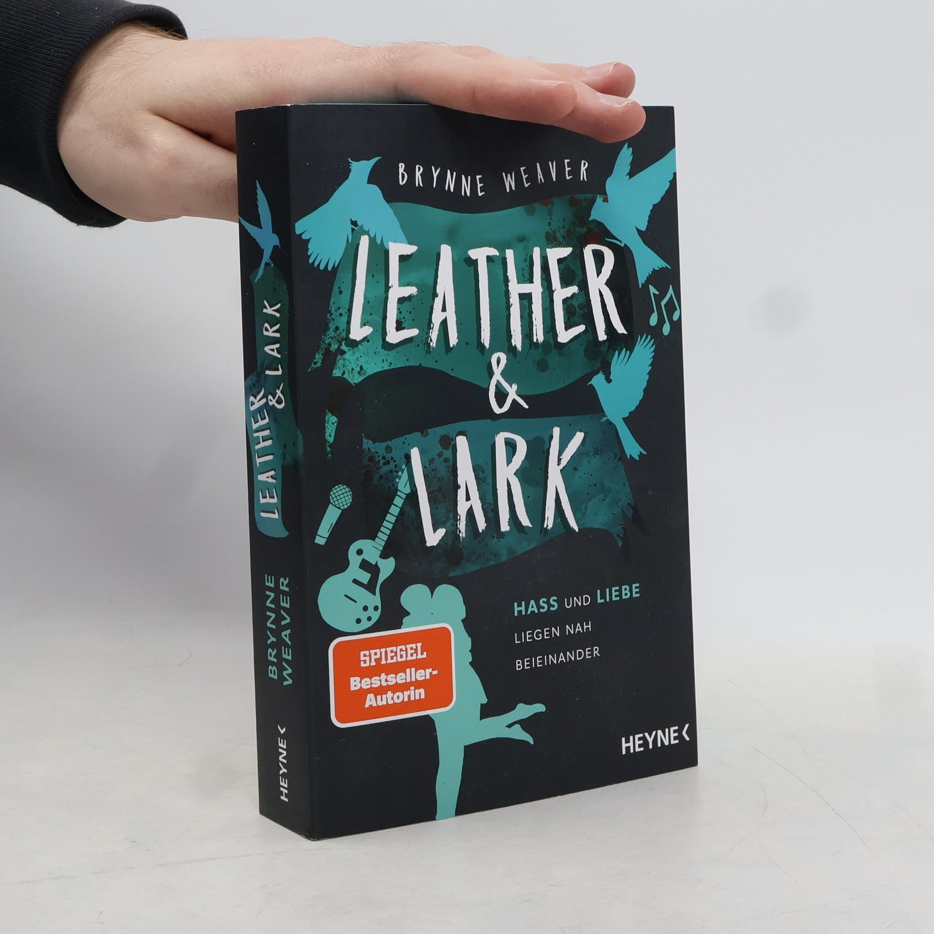 Leather & Lark - Hass und Liebe liegen nah beieinander