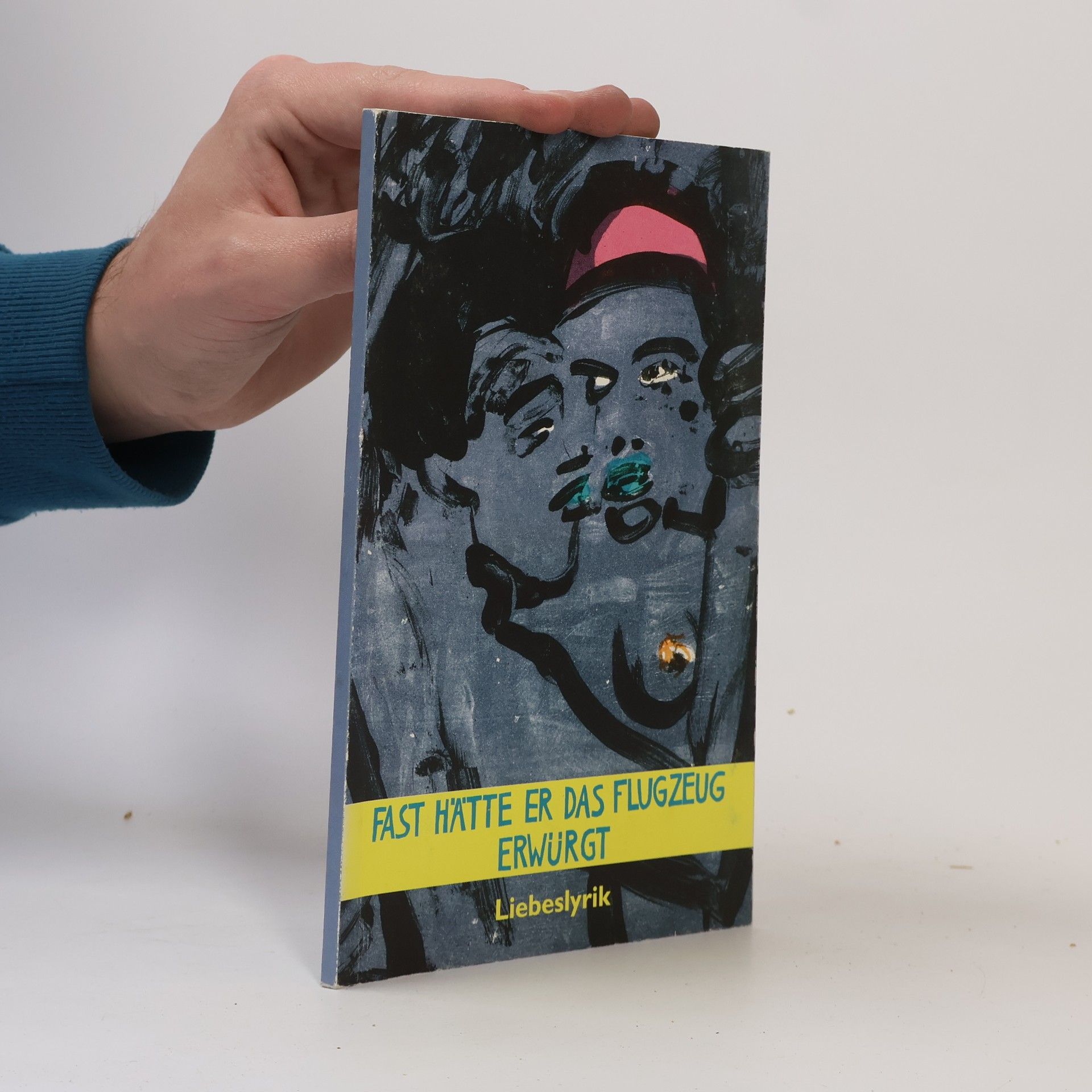 Fast hätte er das Flugzeug erwürgt, damit ich bliebe