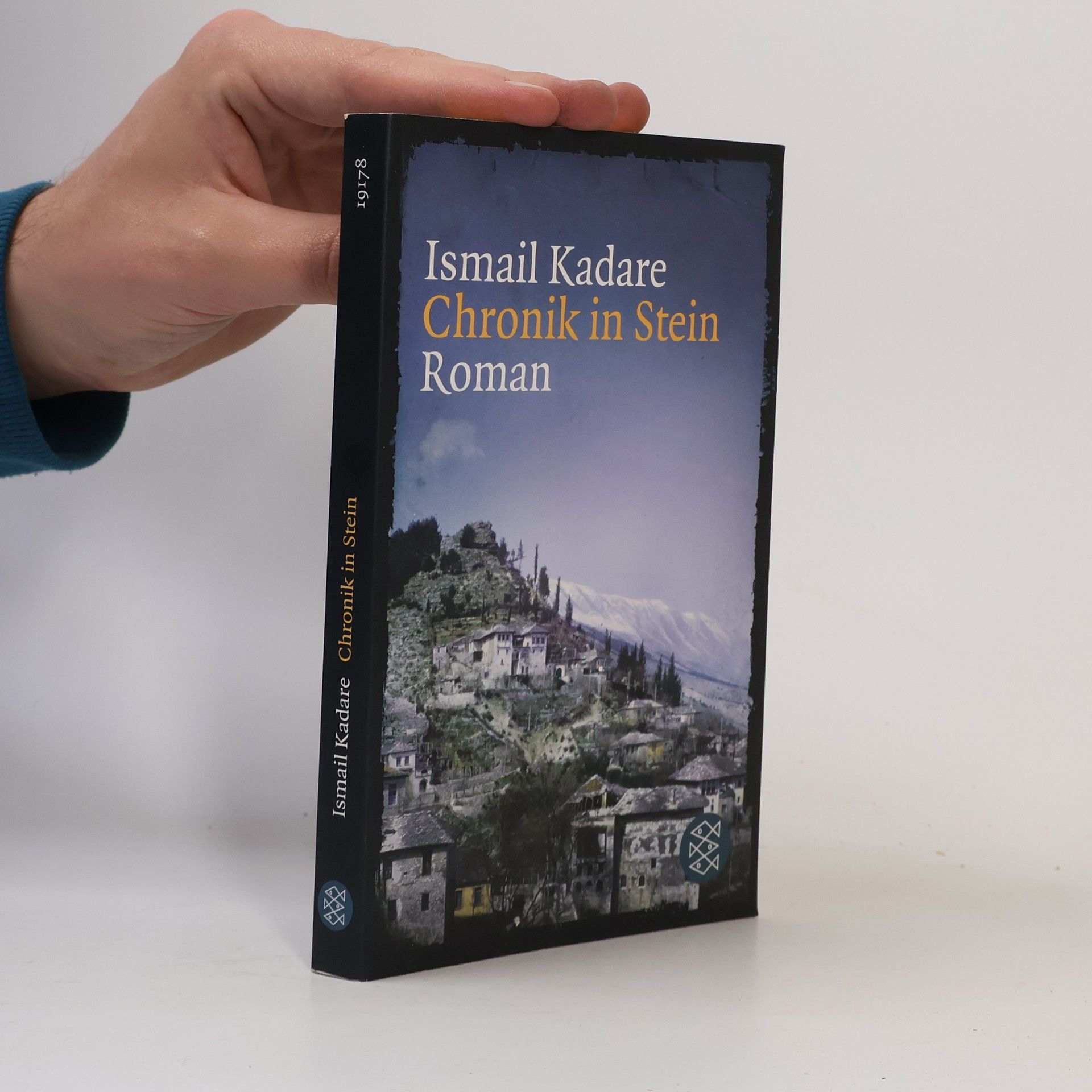 Ismail Kadare Chronik in Stein
