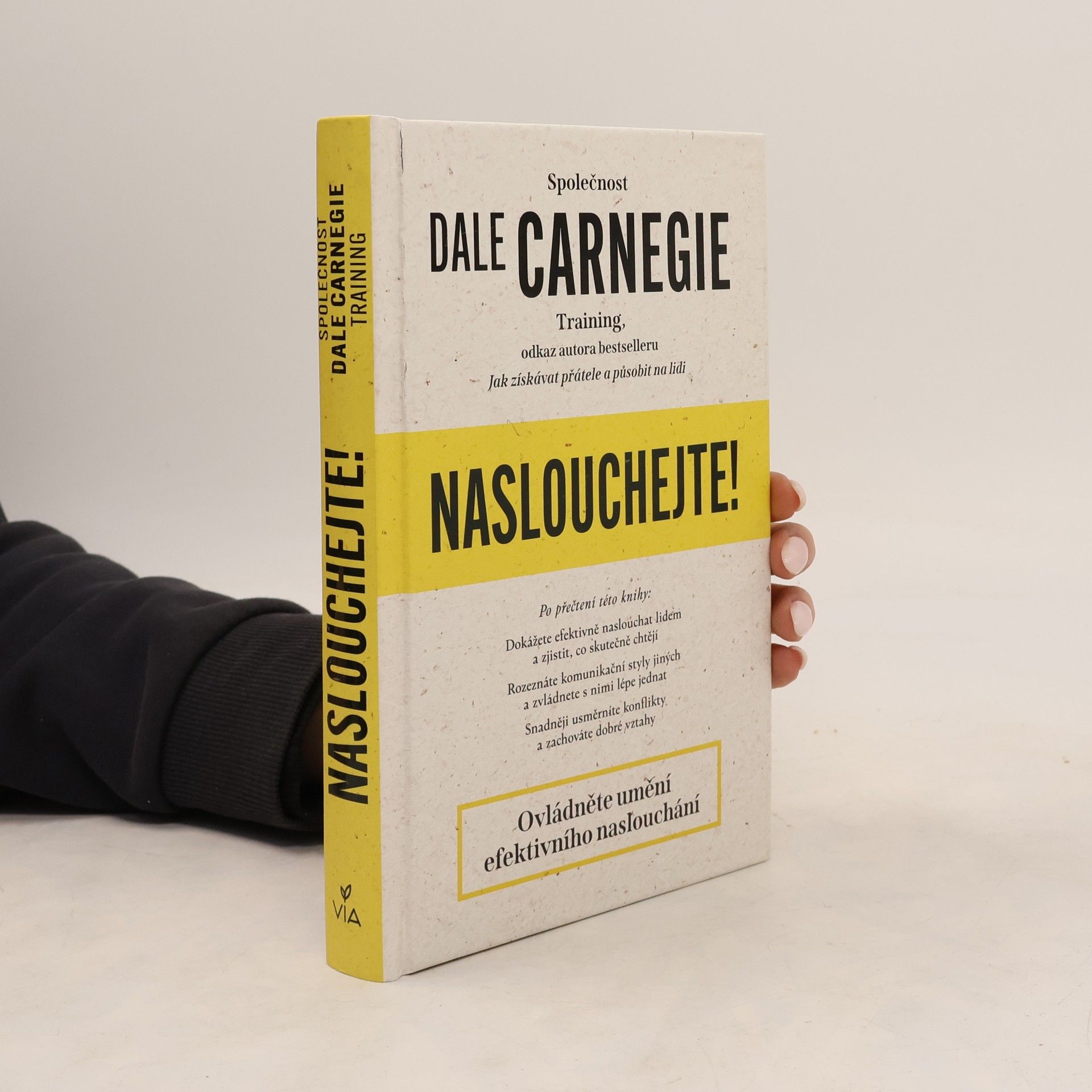 Naslouchejte!
