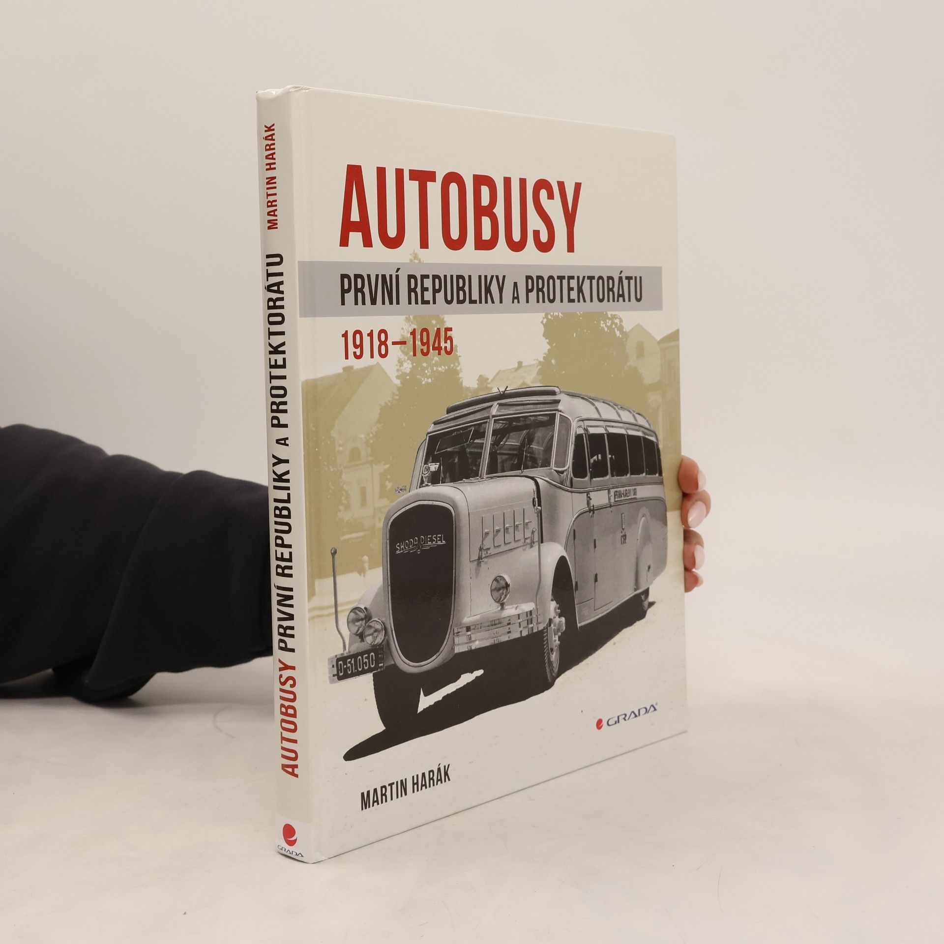 Martin Harák Autobusy první republiky a protektorátu 1918-1945