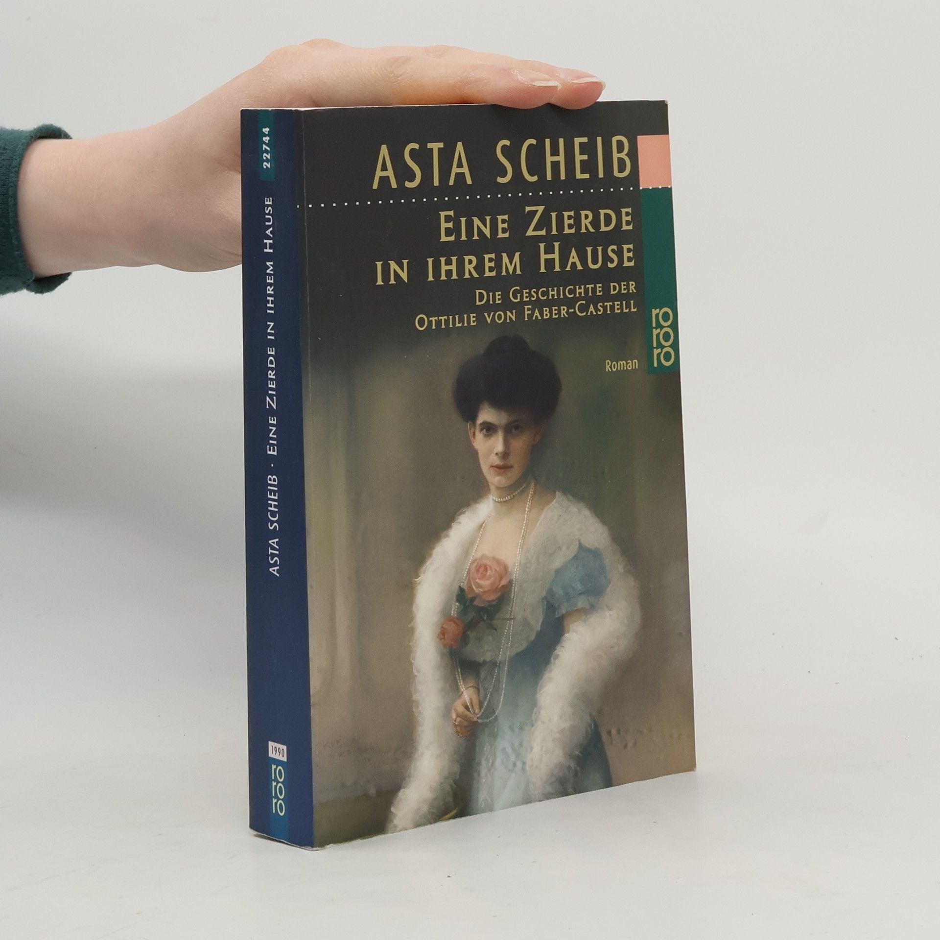 Eine Zierde in ihrem Hause